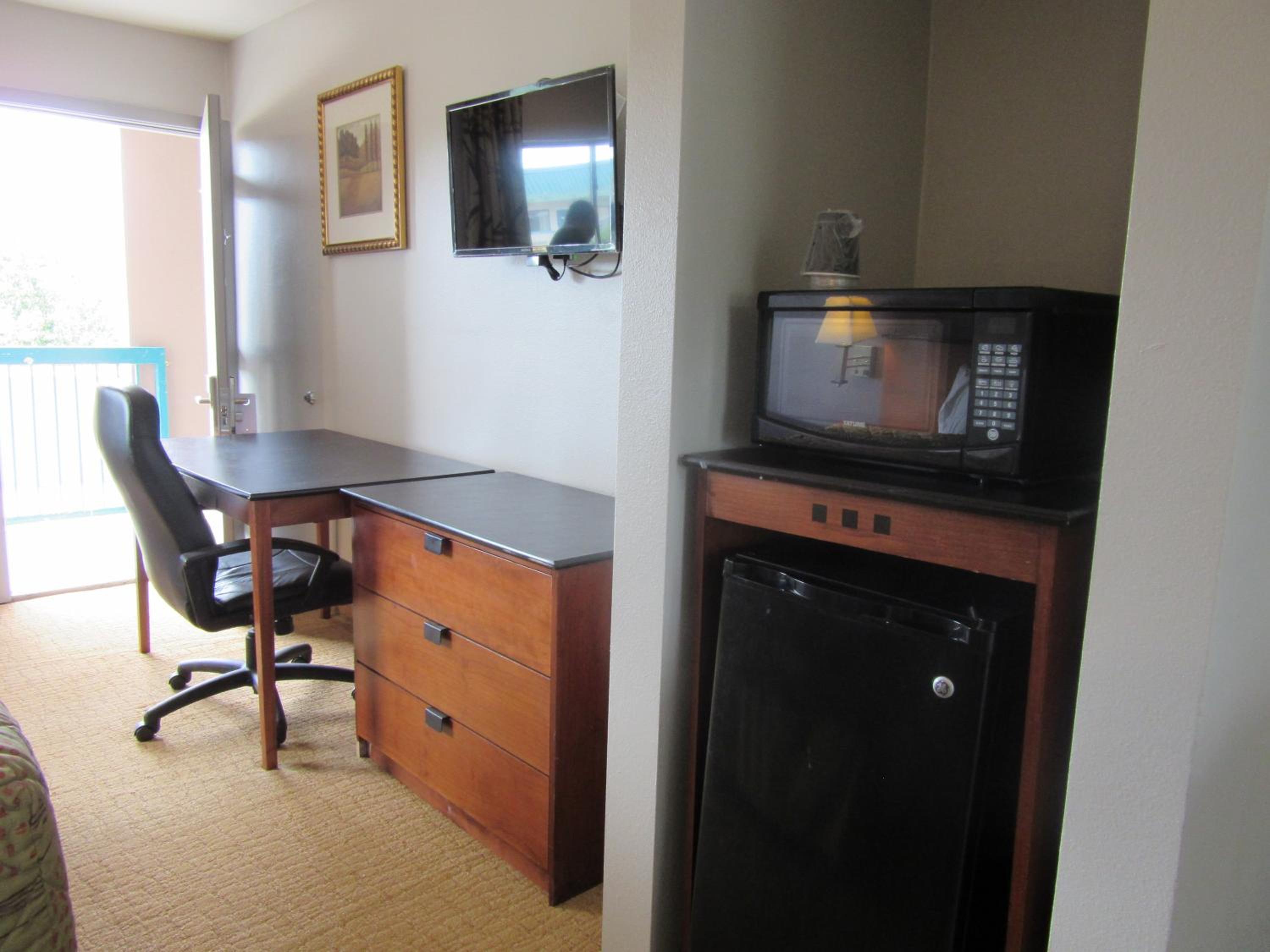 King Room - Non-Smoking/Pet Friendly - Photo 3