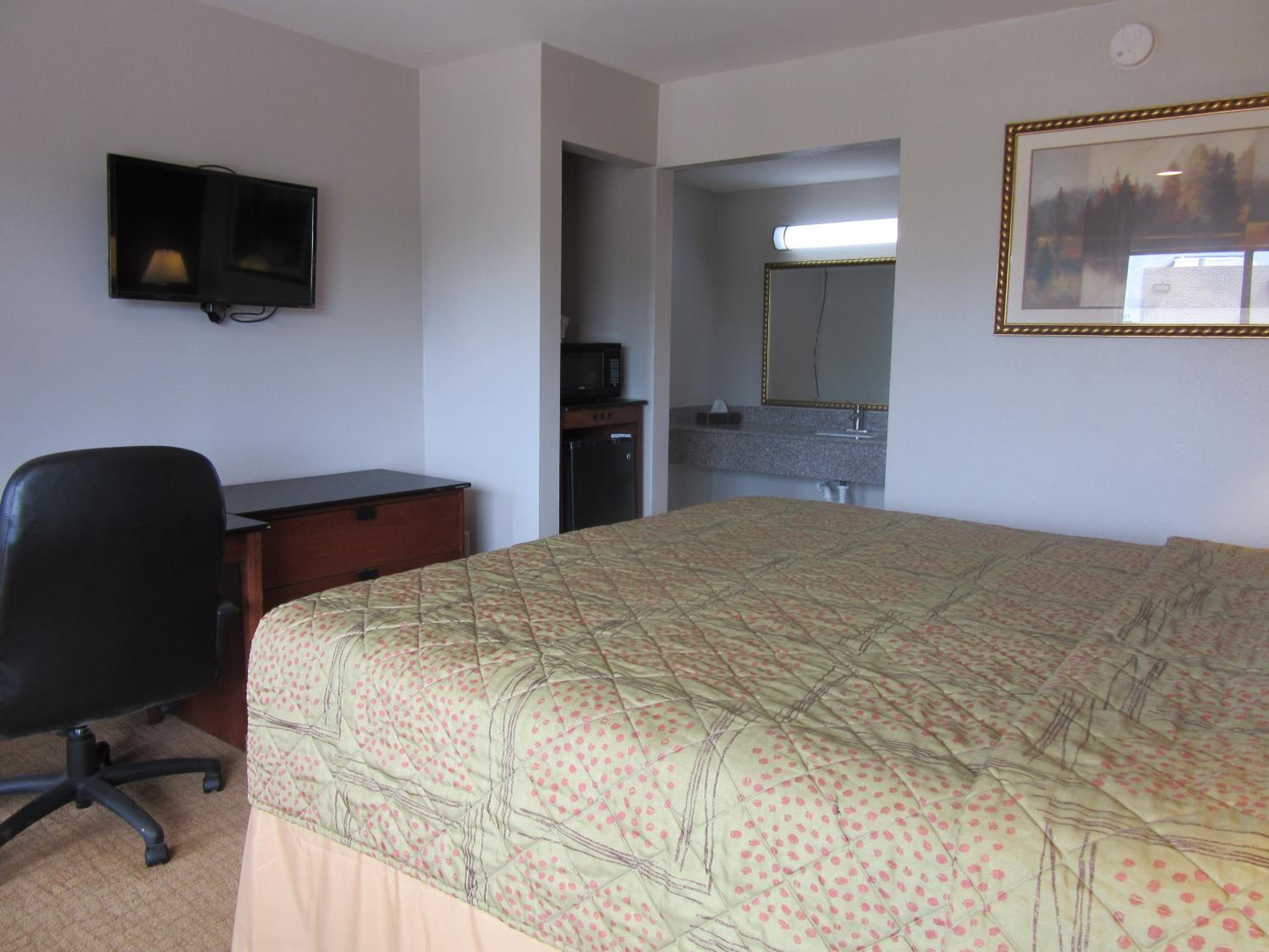 King Room - Non-Smoking/Pet Friendly - Photo 4