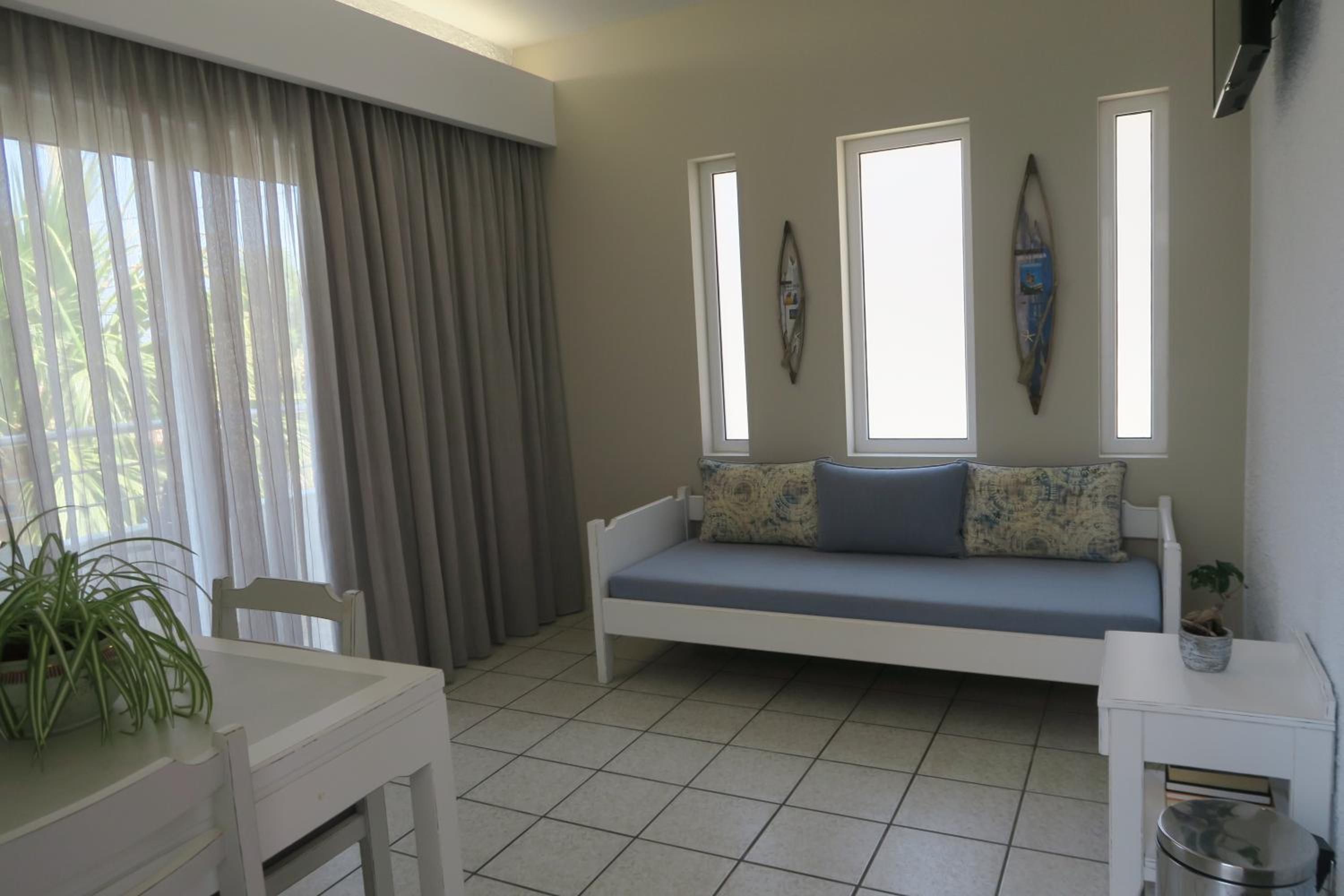 Standard Triple Room with Sea View photo 2