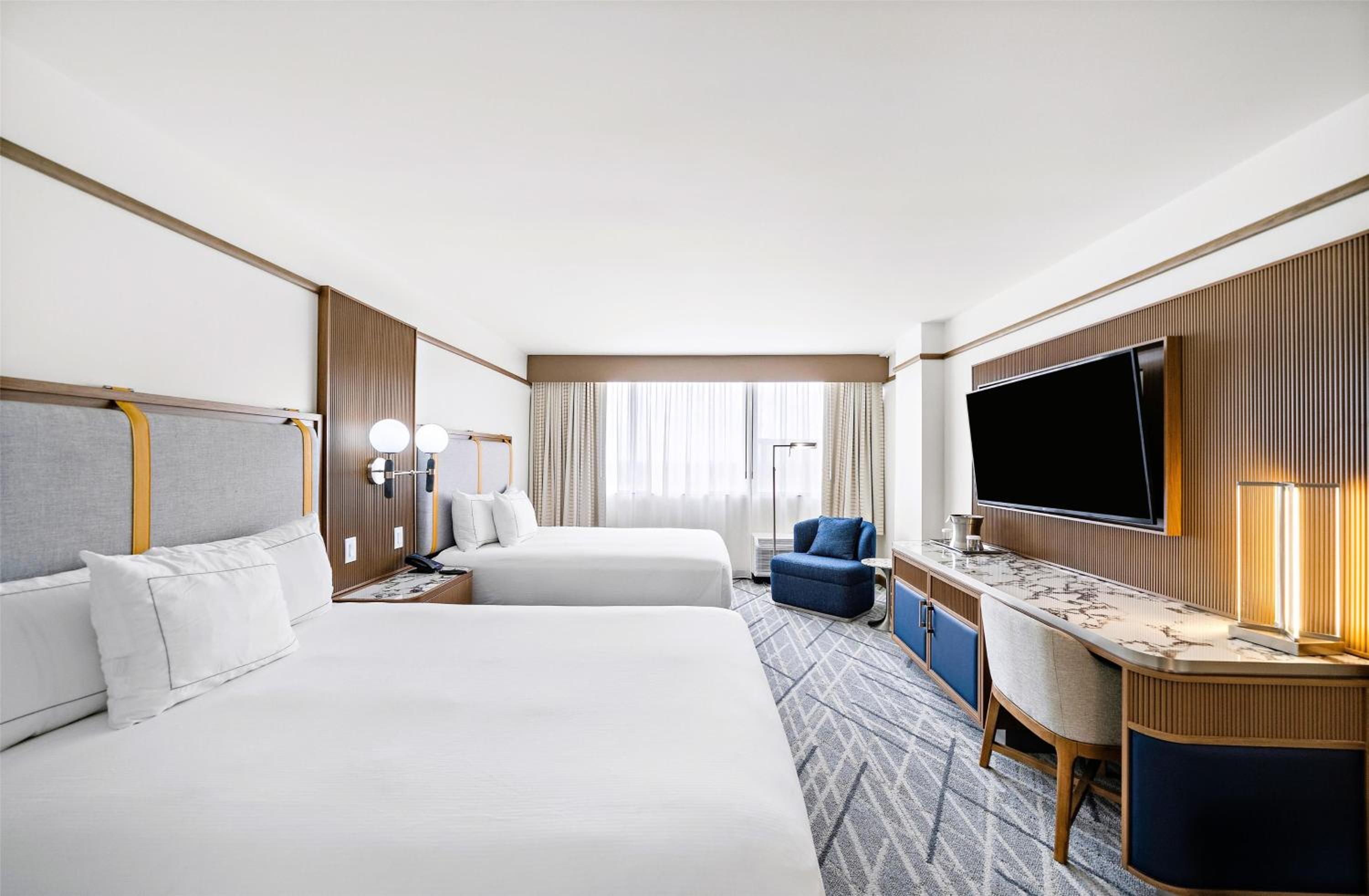 Queen Room with Two Queen Beds - Photo 2