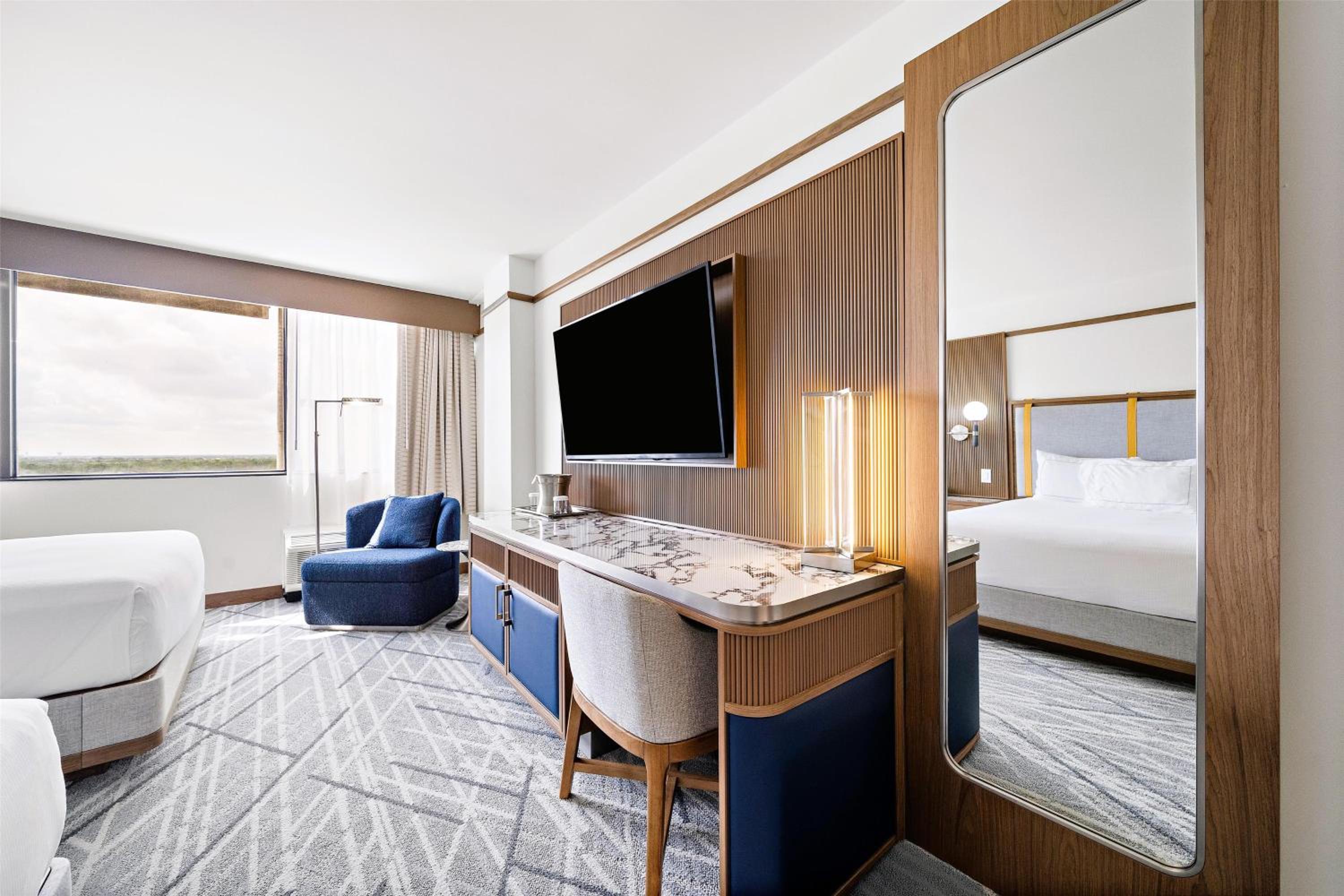 Queen Room with Two Queen Beds - Hearing Access - Photo 2