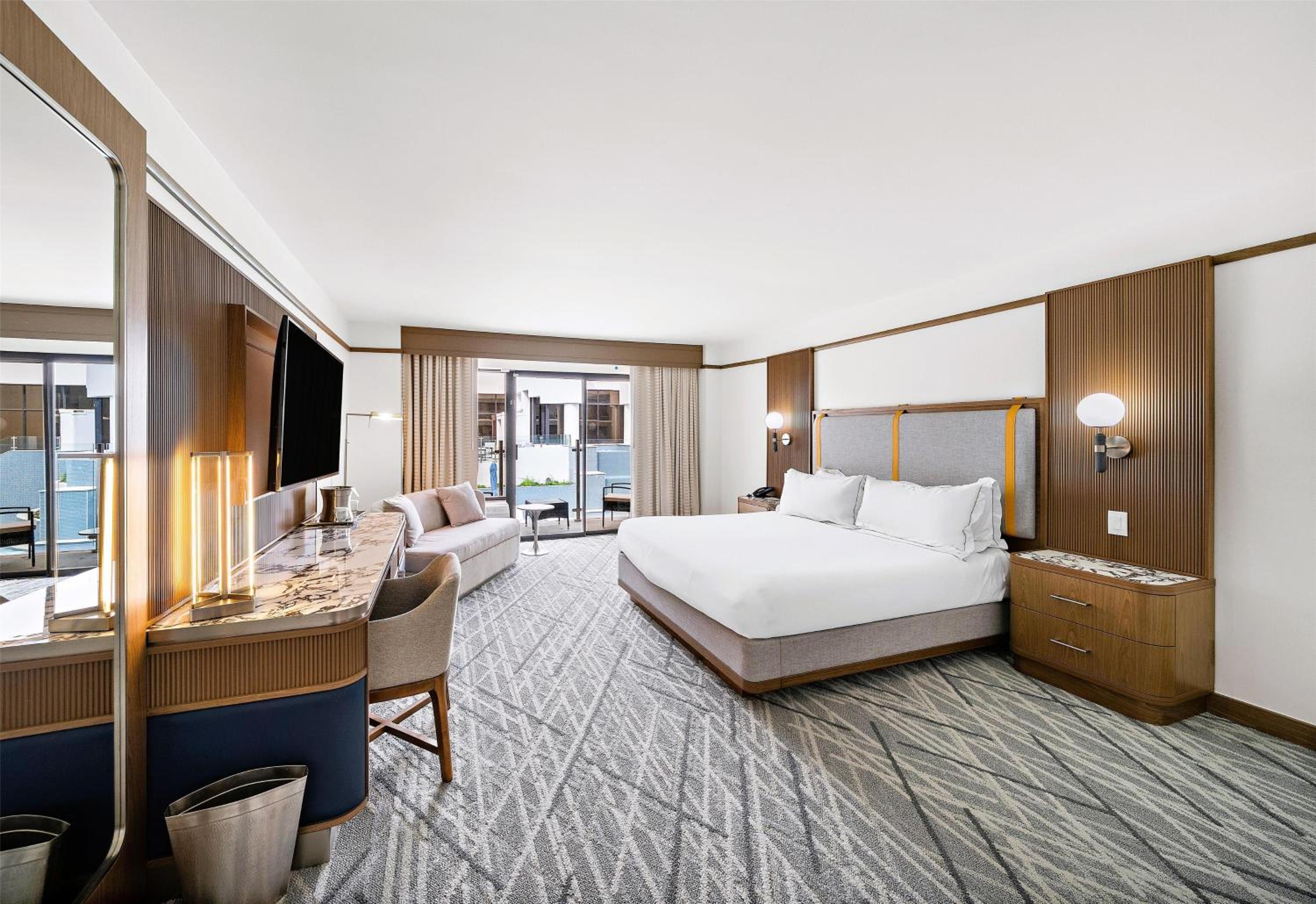 King Room with Poolside View and Patio - Photo 2