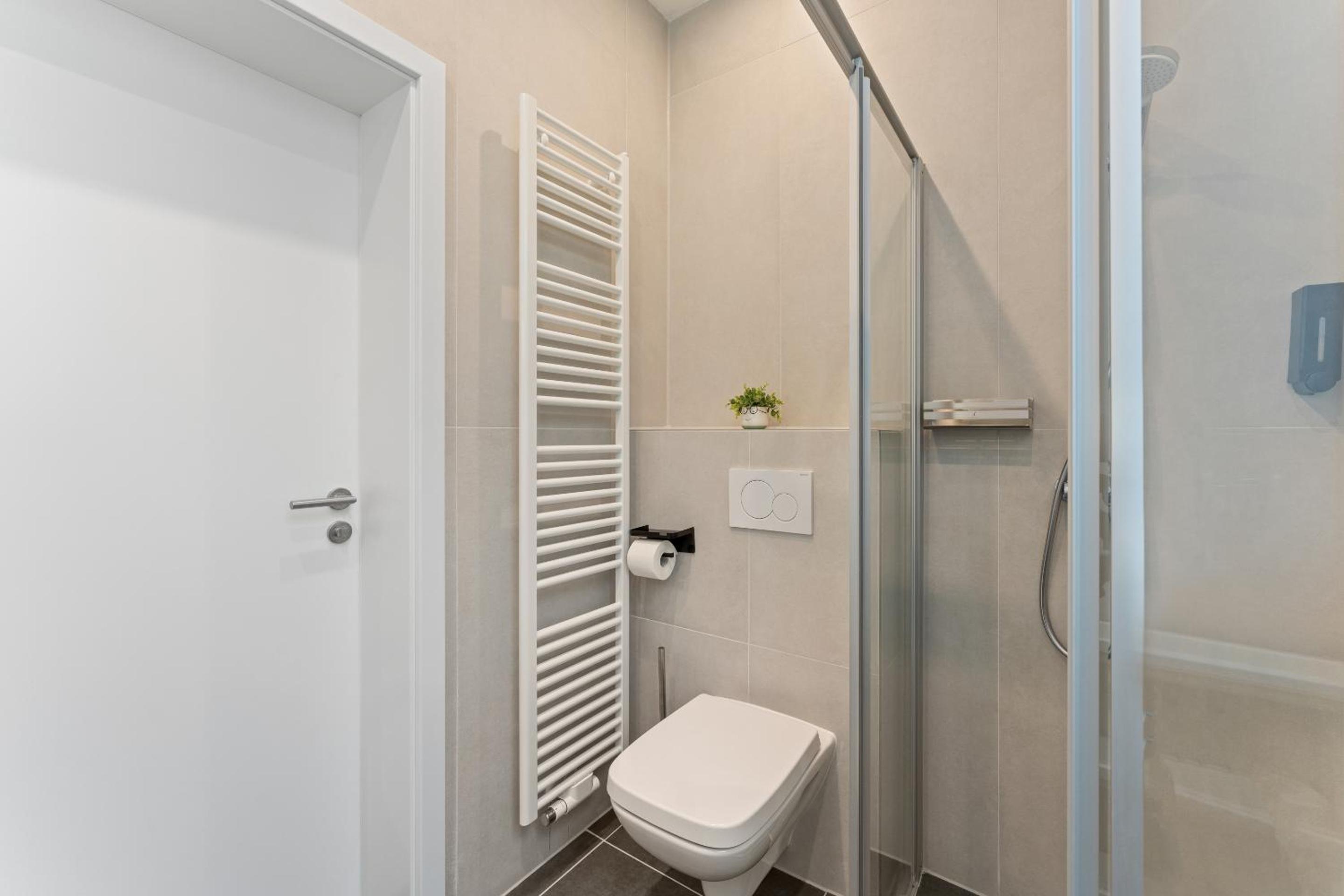 Economy Triple Room photo 3