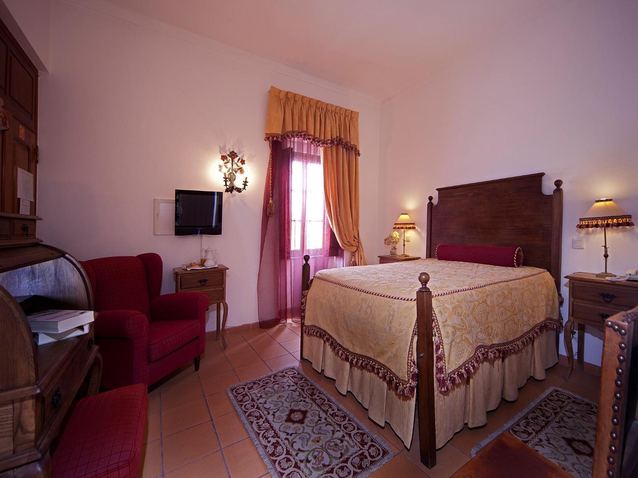 Double or Twin Room - Photo 6