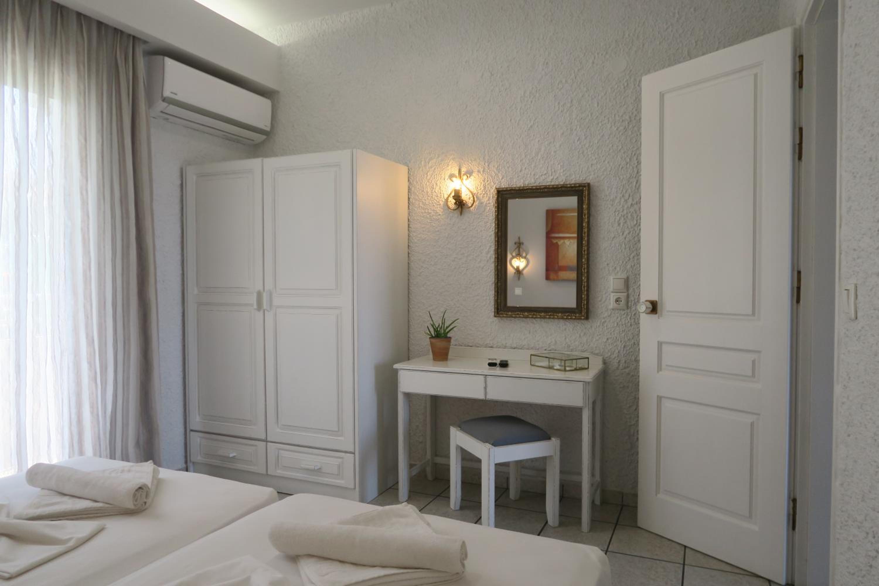 Classic Triple Room photo 2