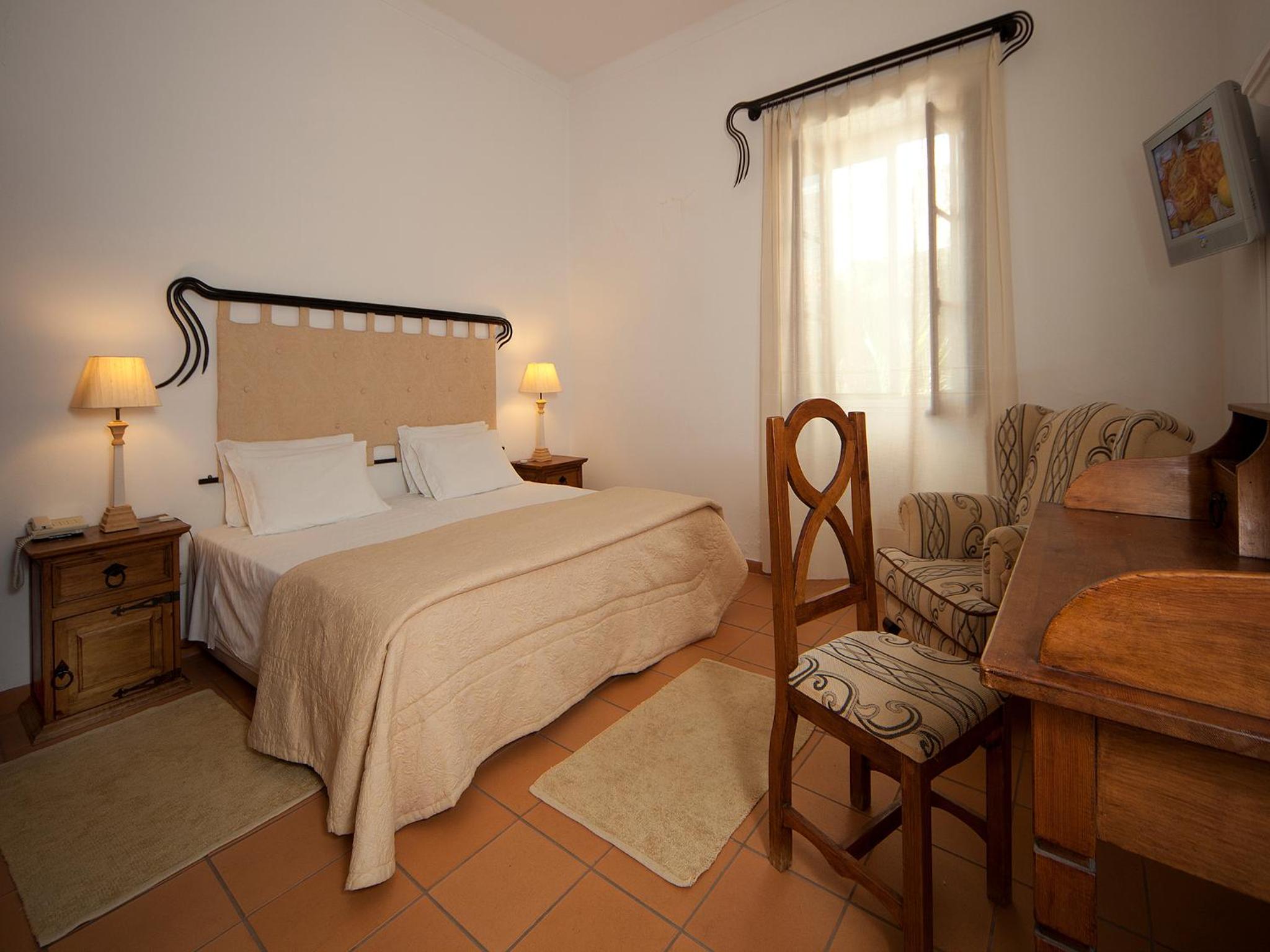 Double or Twin Room - Photo 5