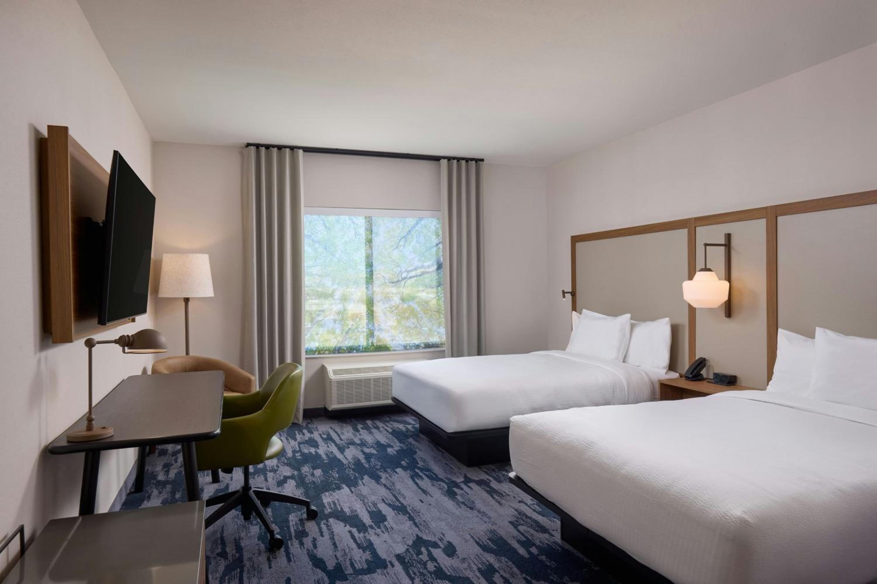 Premium King Room - Mobility Accessible/Roll-in Shower