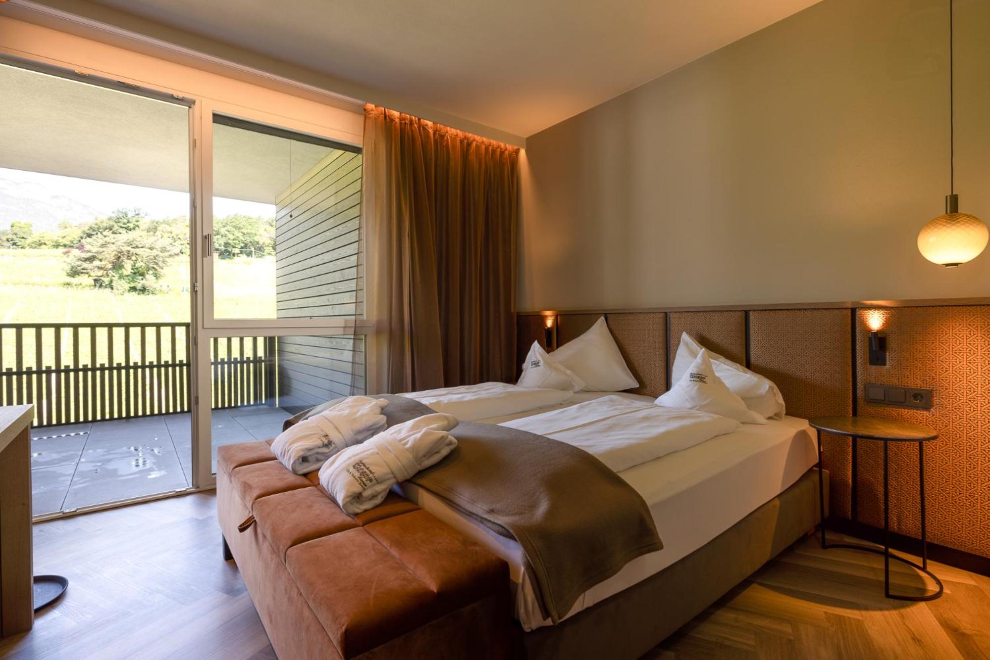 Queen Suite with Spa Bath