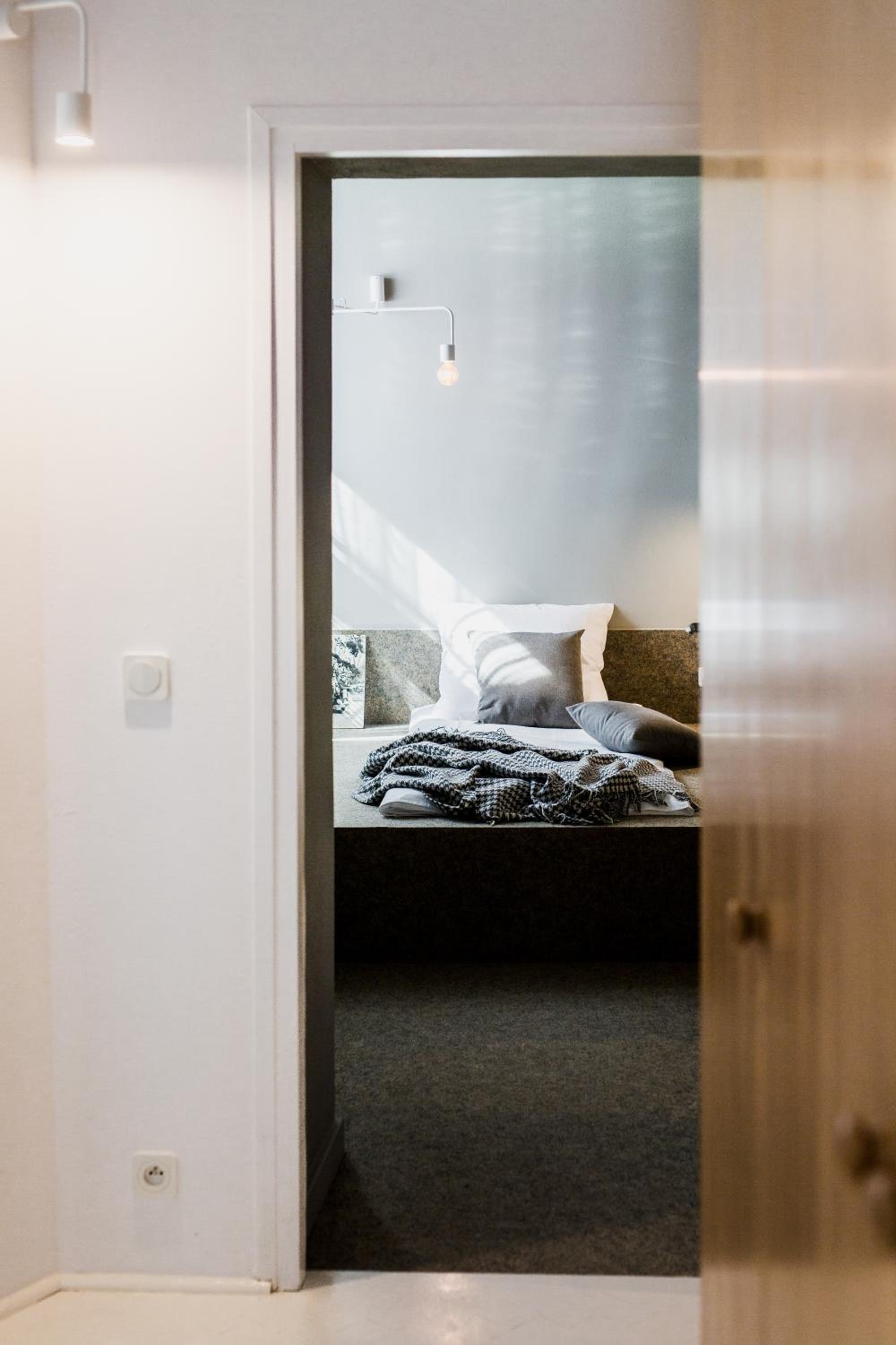One-Bedroom Apartment - Photo 2