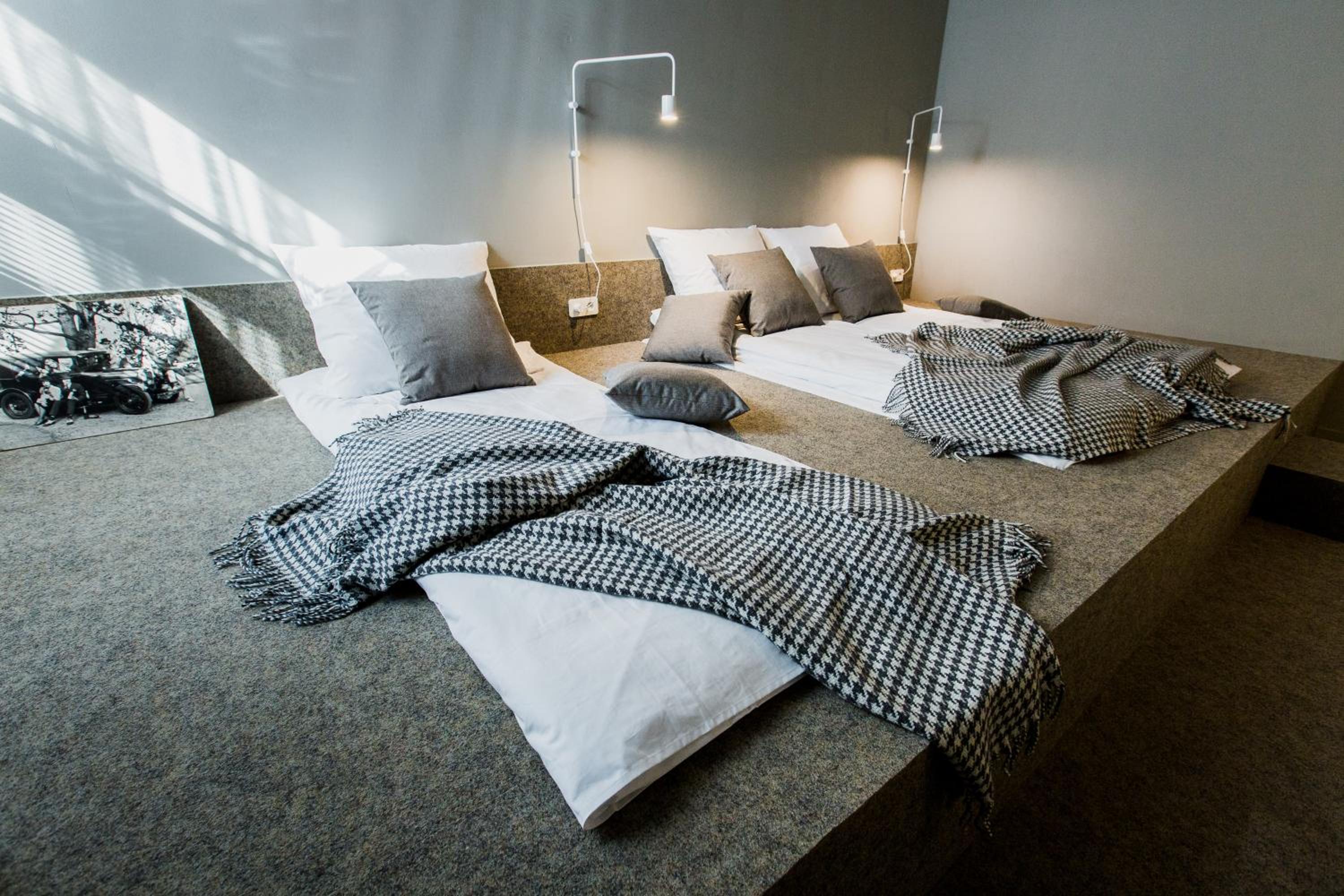 One-Bedroom Apartment - Photo 3