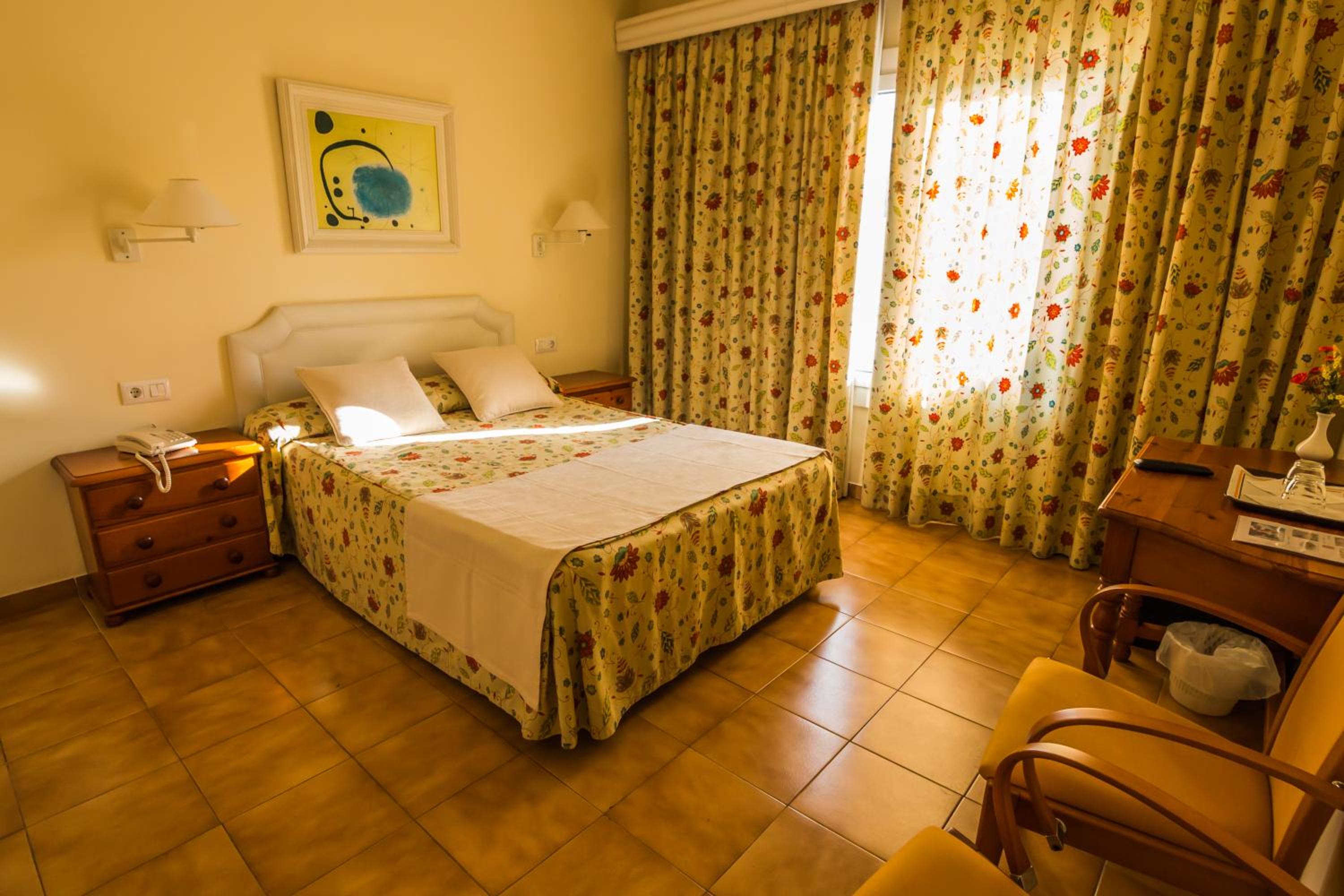 Double or Twin Room with Balcony photo 2