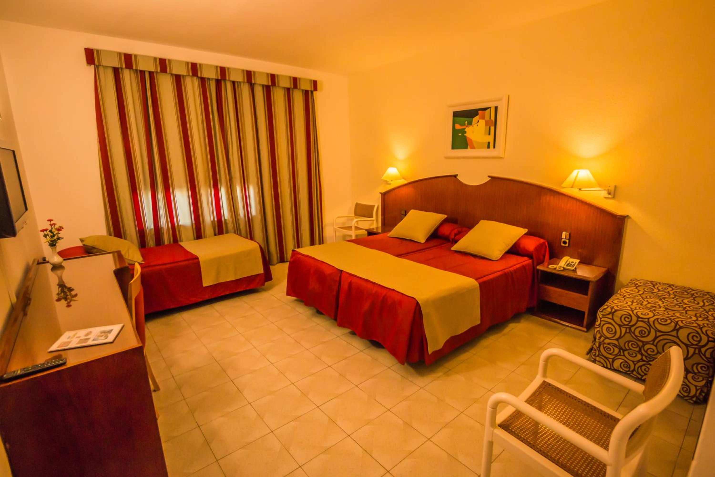Habitación Triple (3 Adultos)