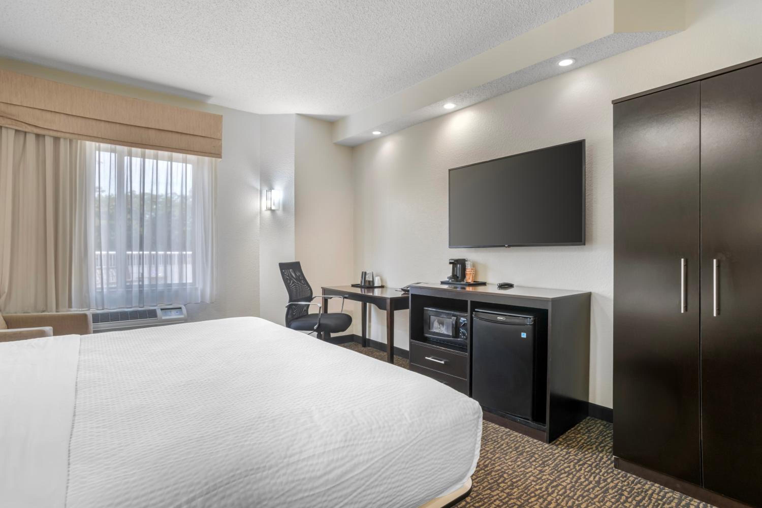 King Suite - Accessible/Non-Smoking - Photo 2