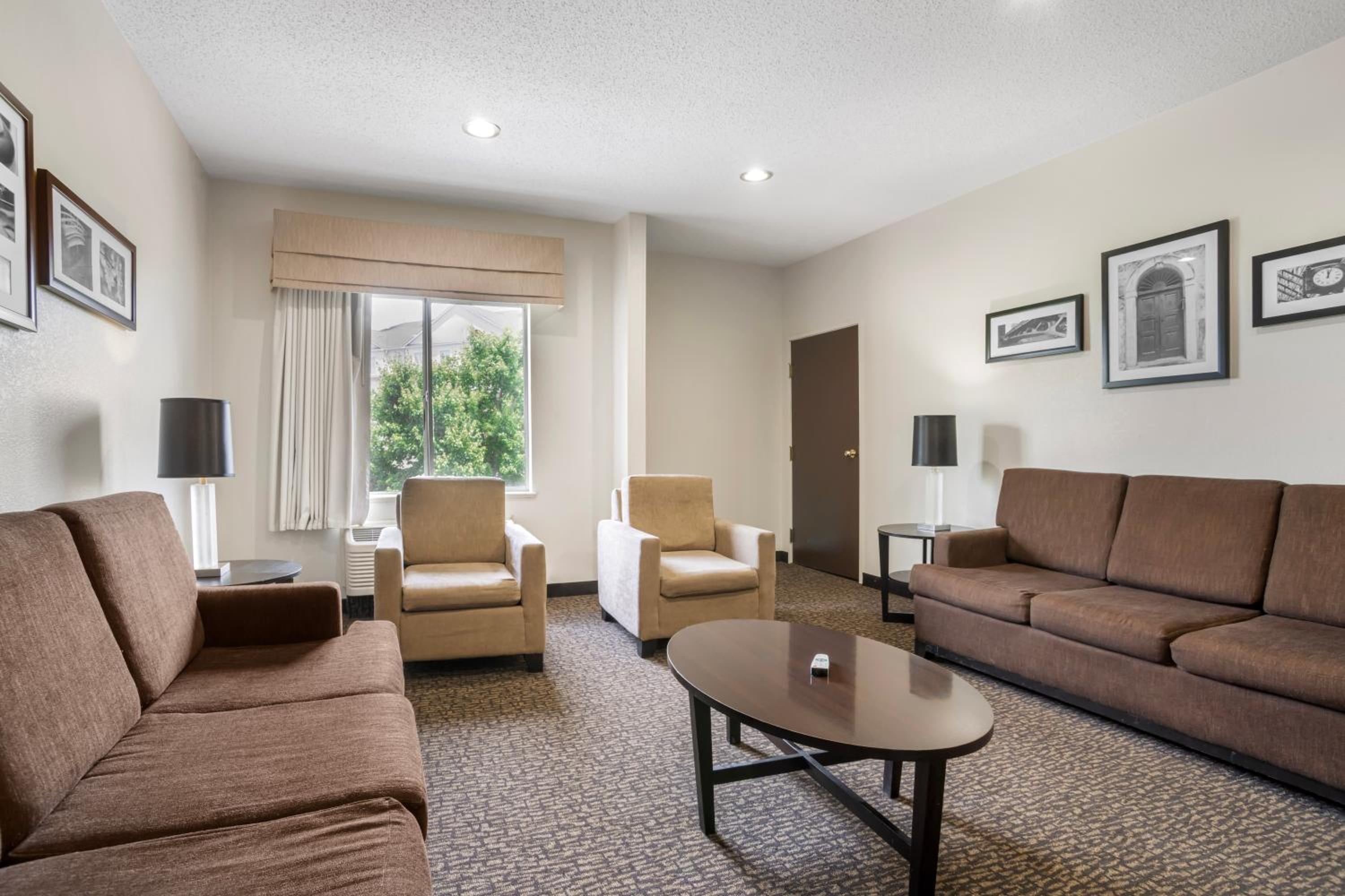 King Suite with King Bed Two Double Beds and Sofa - Non Smoking - Photo 6