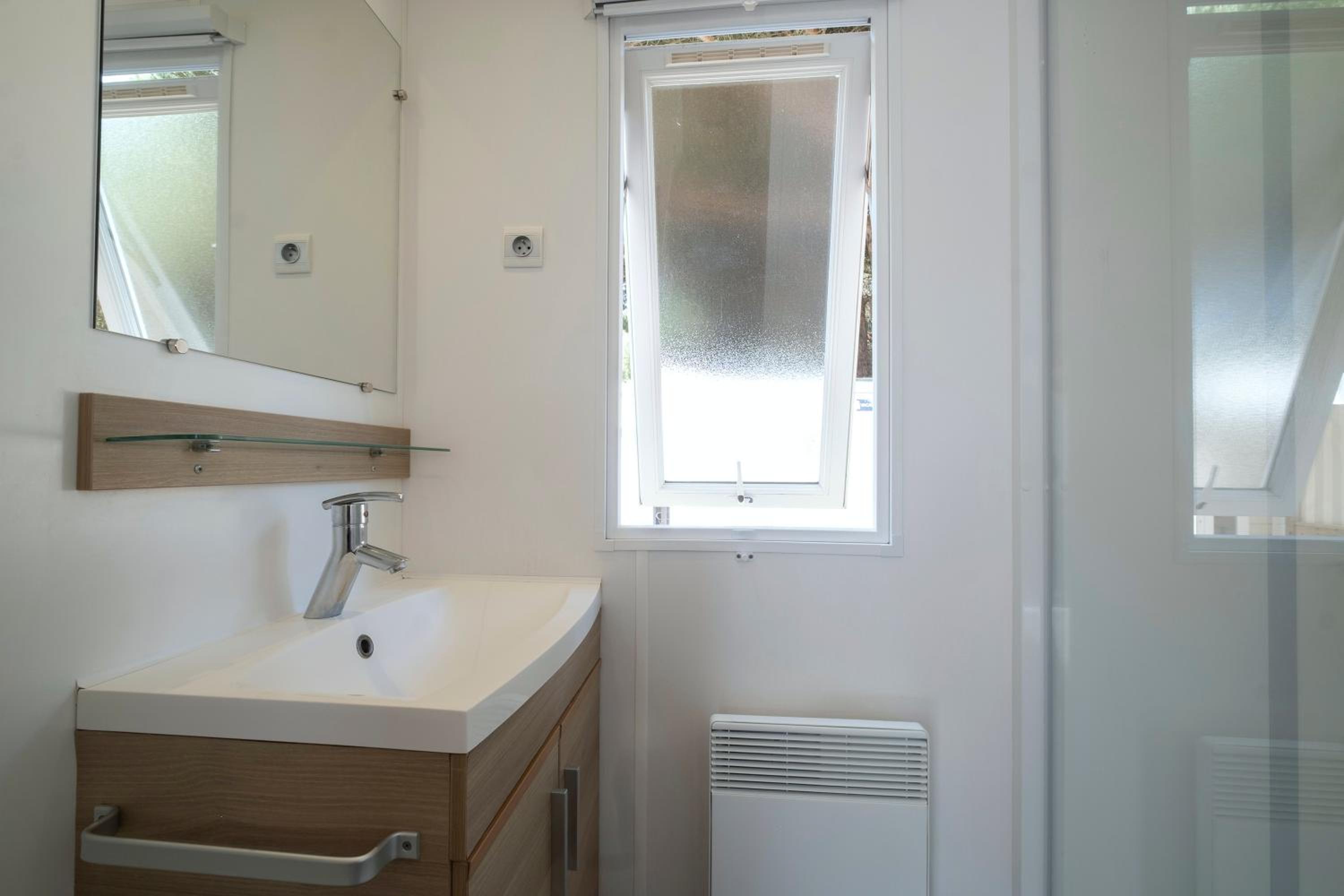 Neighborhood Mobile Home - 2 Bedrooms - 4 People