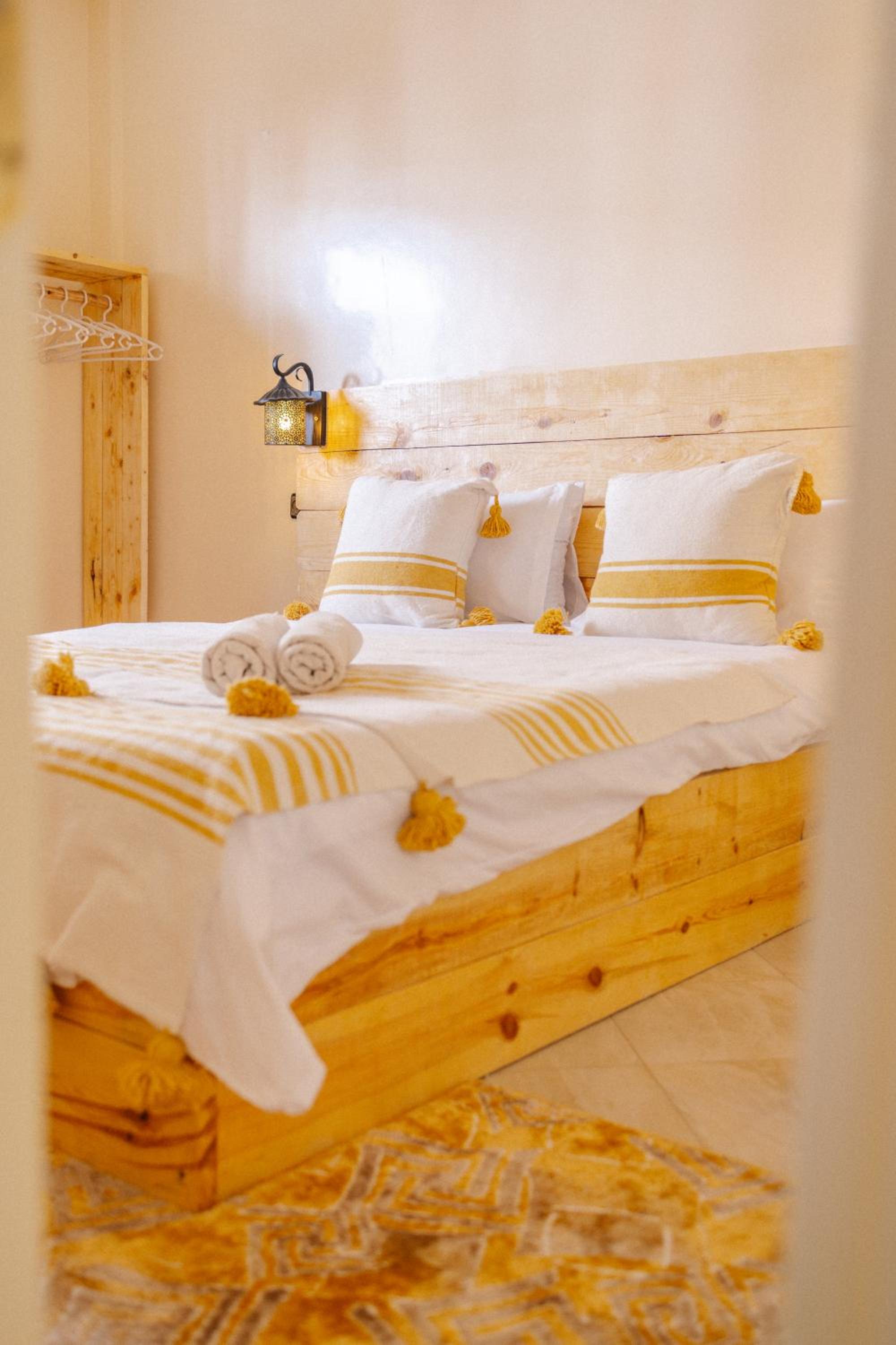 Queen Room photo 2