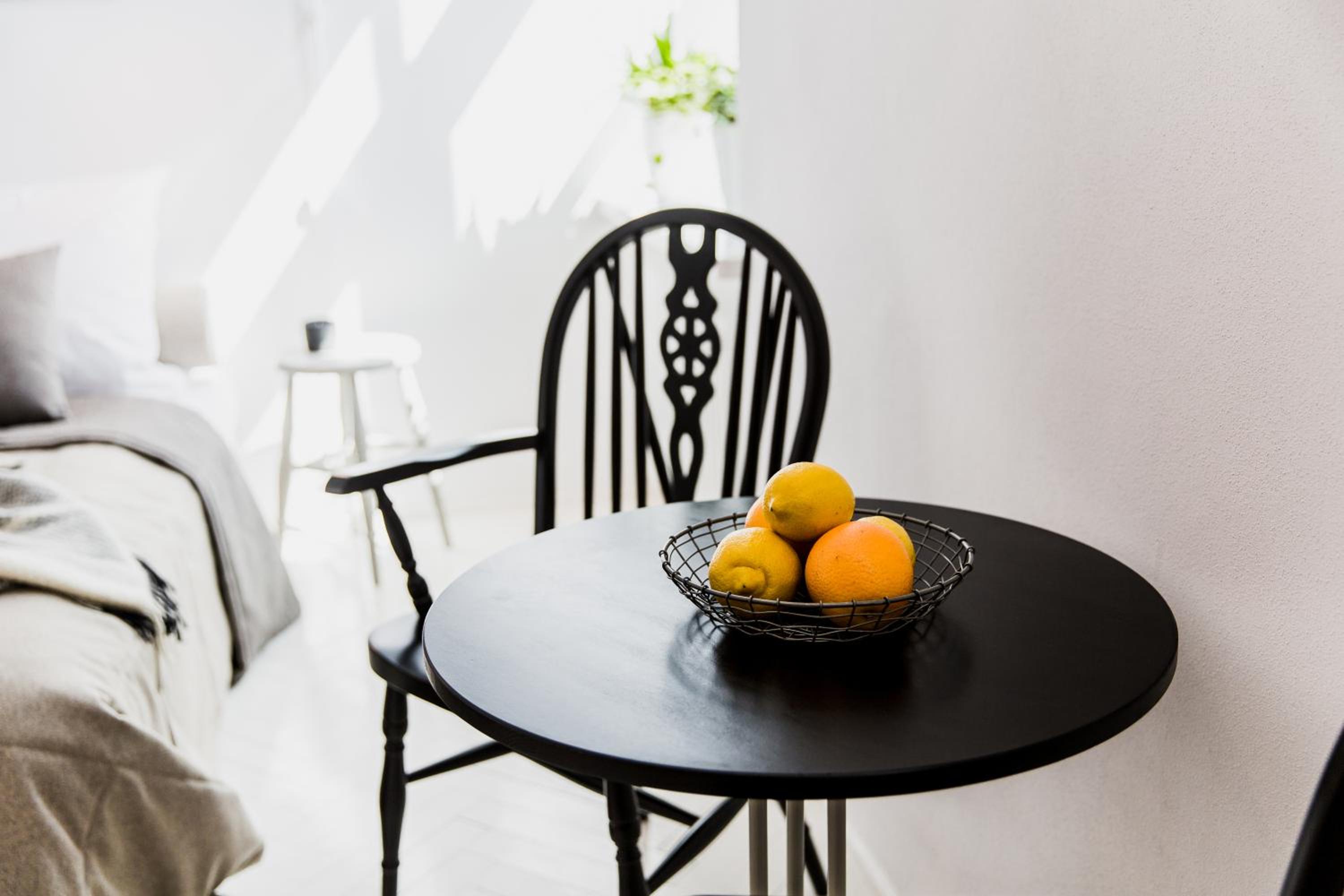 Studio Apartment with Courtyard View - Photo 5