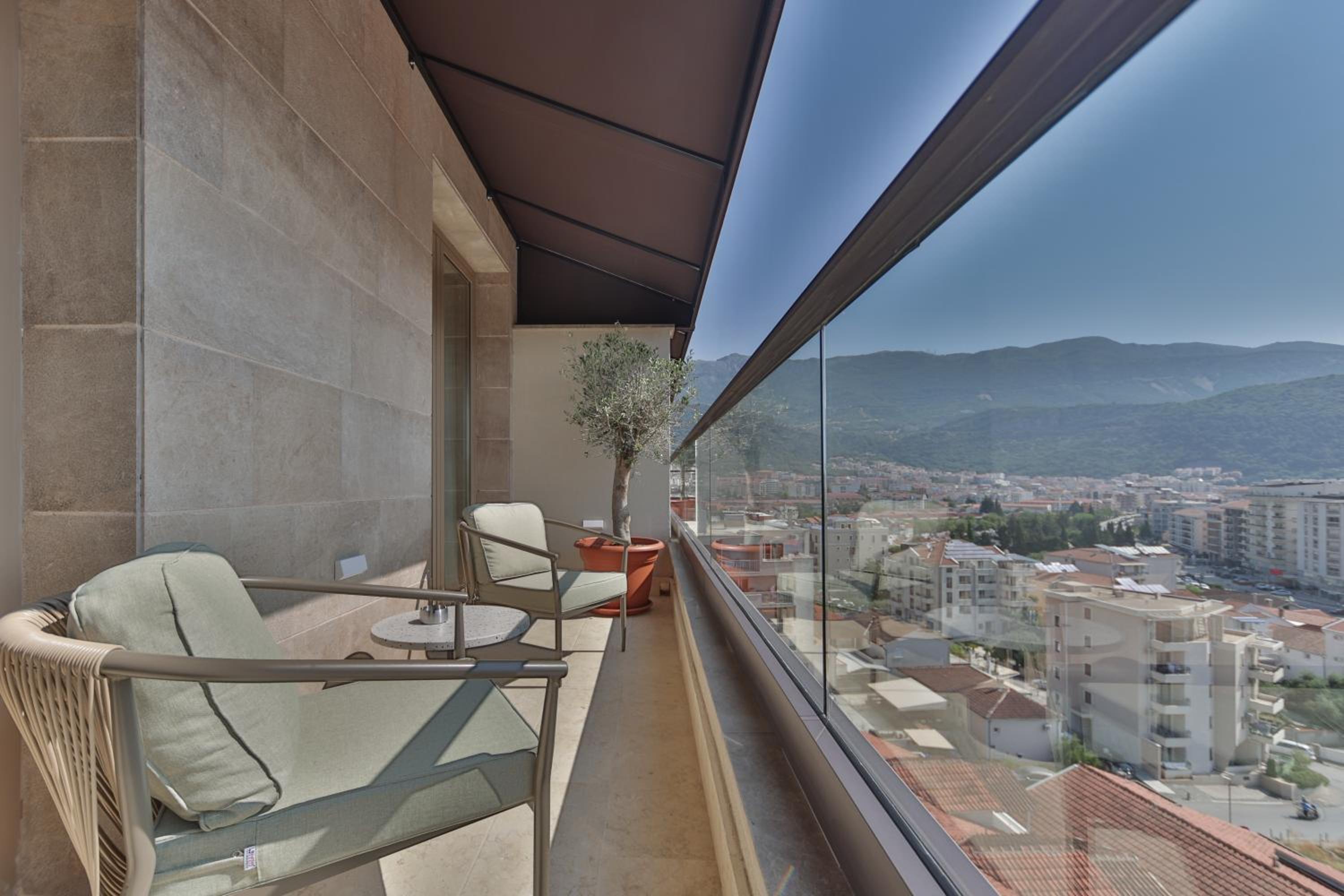 Premium Double Room with Balcony photo 3