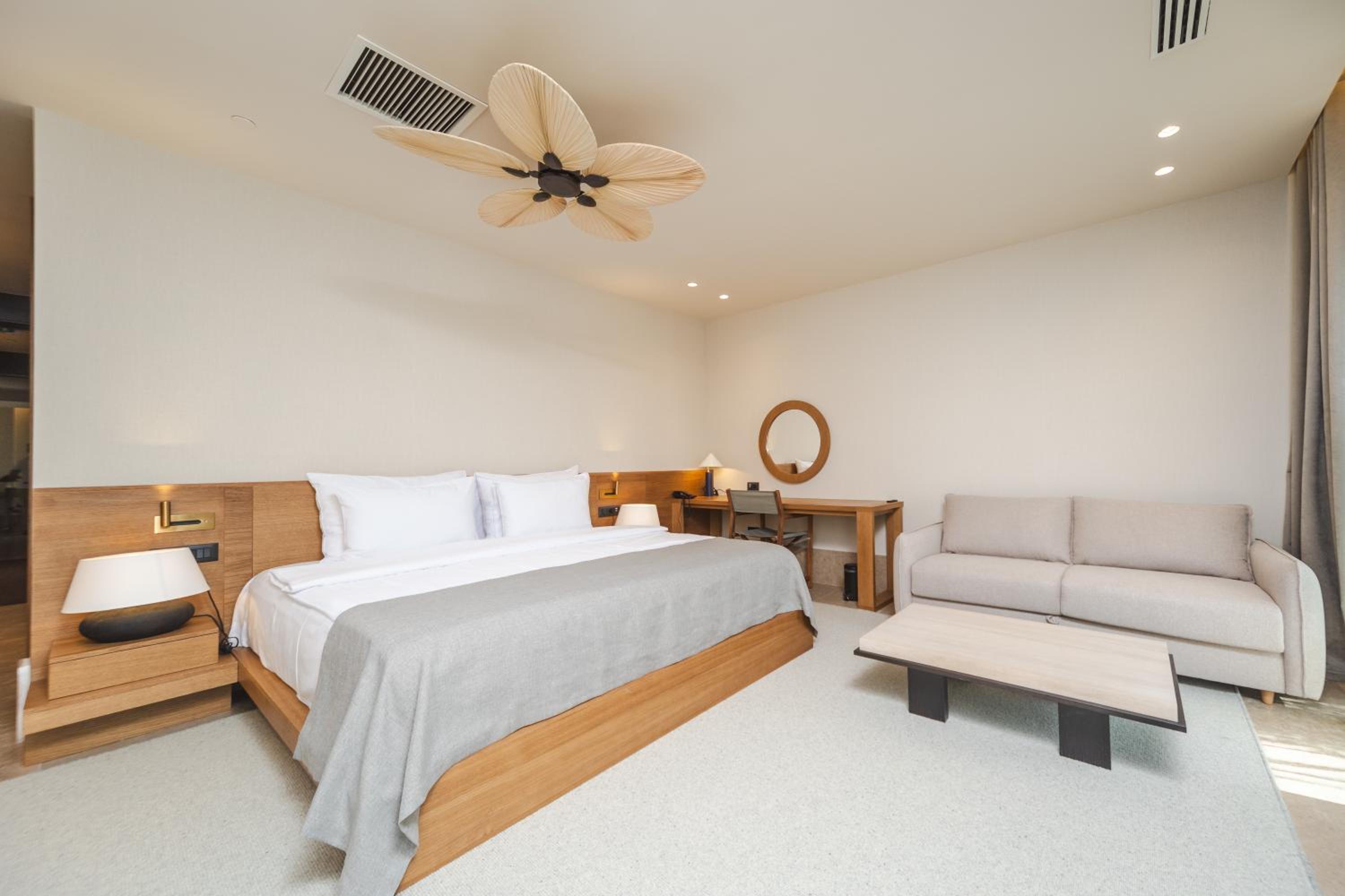 Premium Double Room with Balcony photo 2