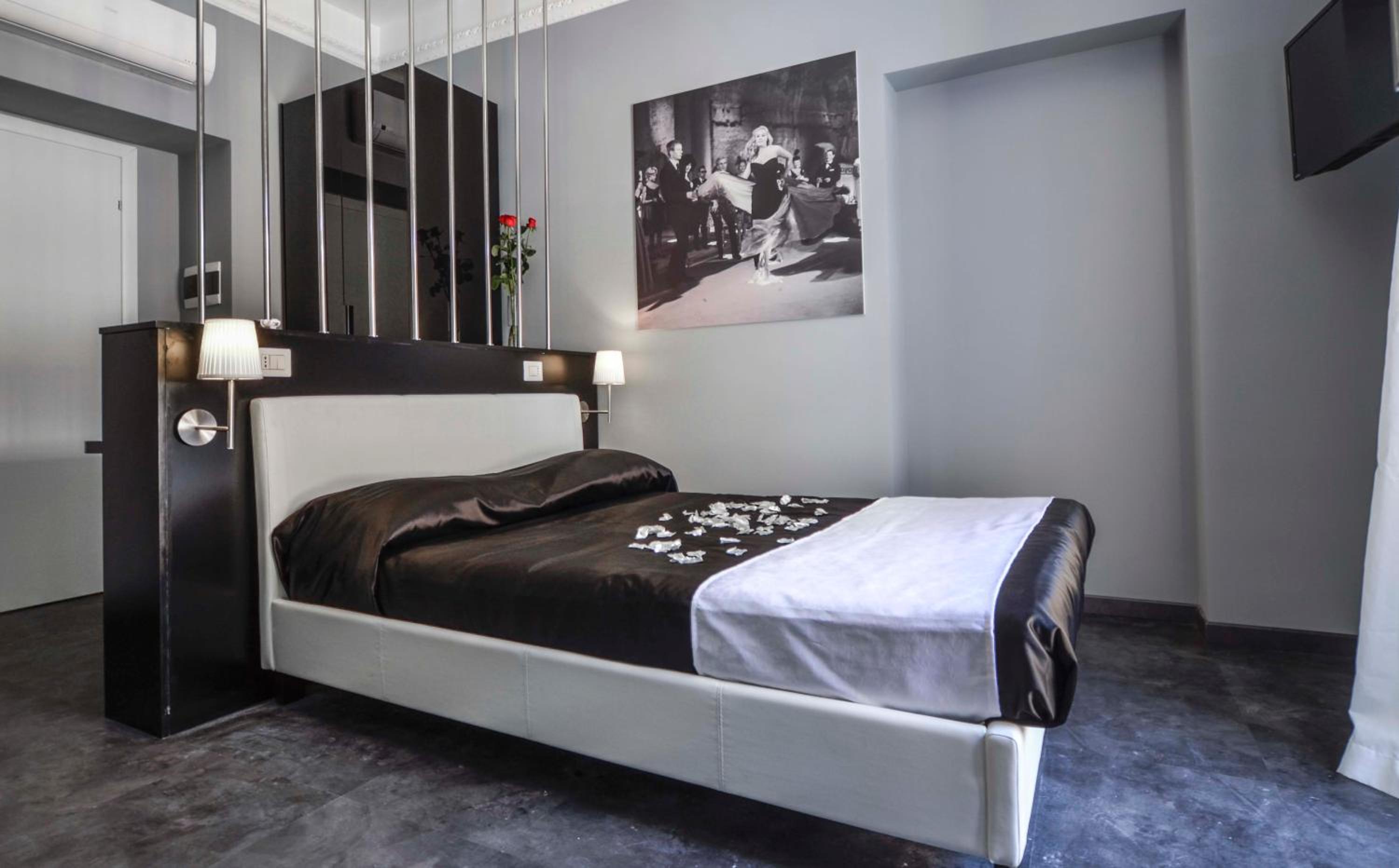 Double Room with Small Double Bed photo 3