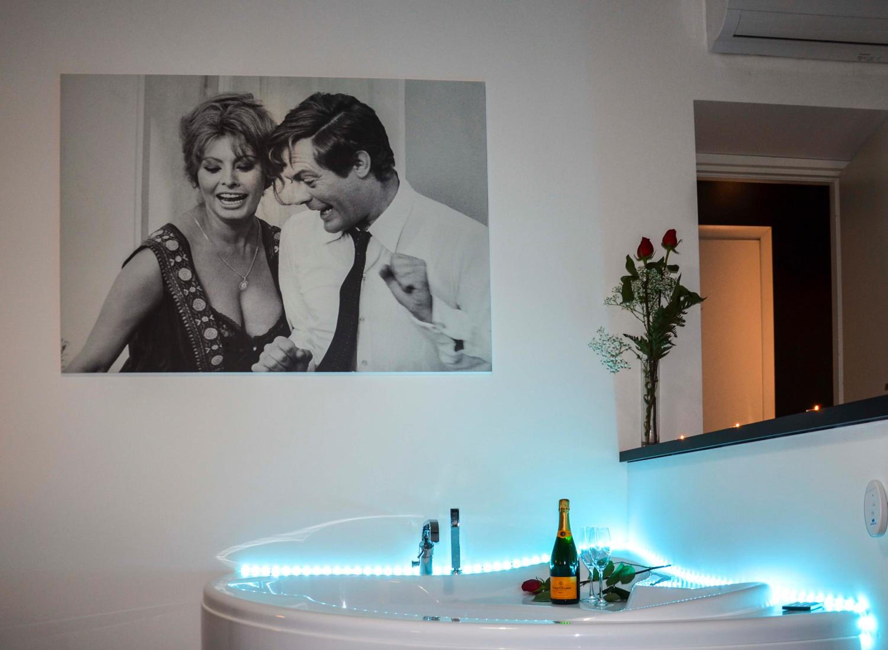 Double Room with Spa Bath photo 2