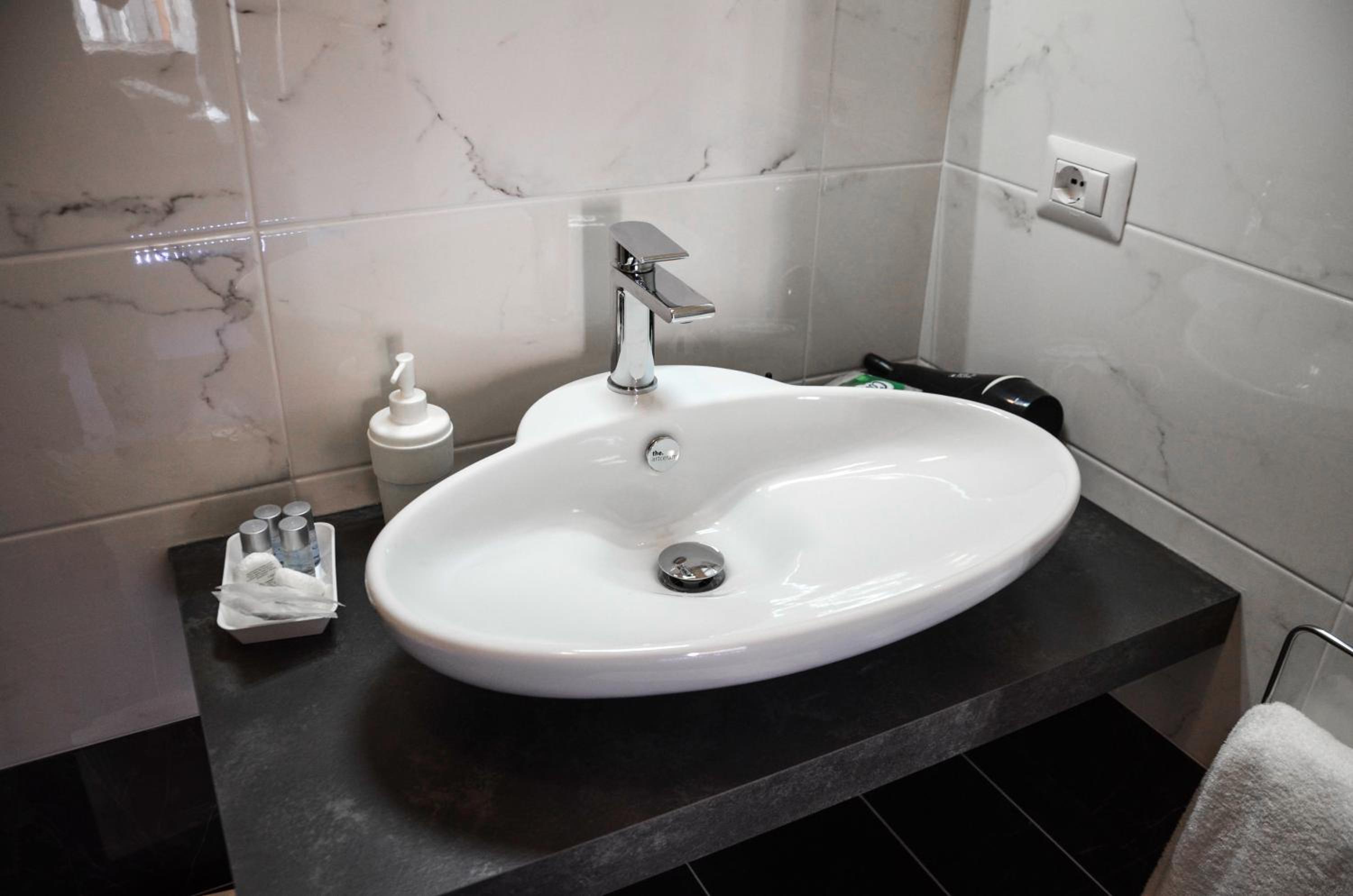 Superior Double Room with Spa Bath photo 2