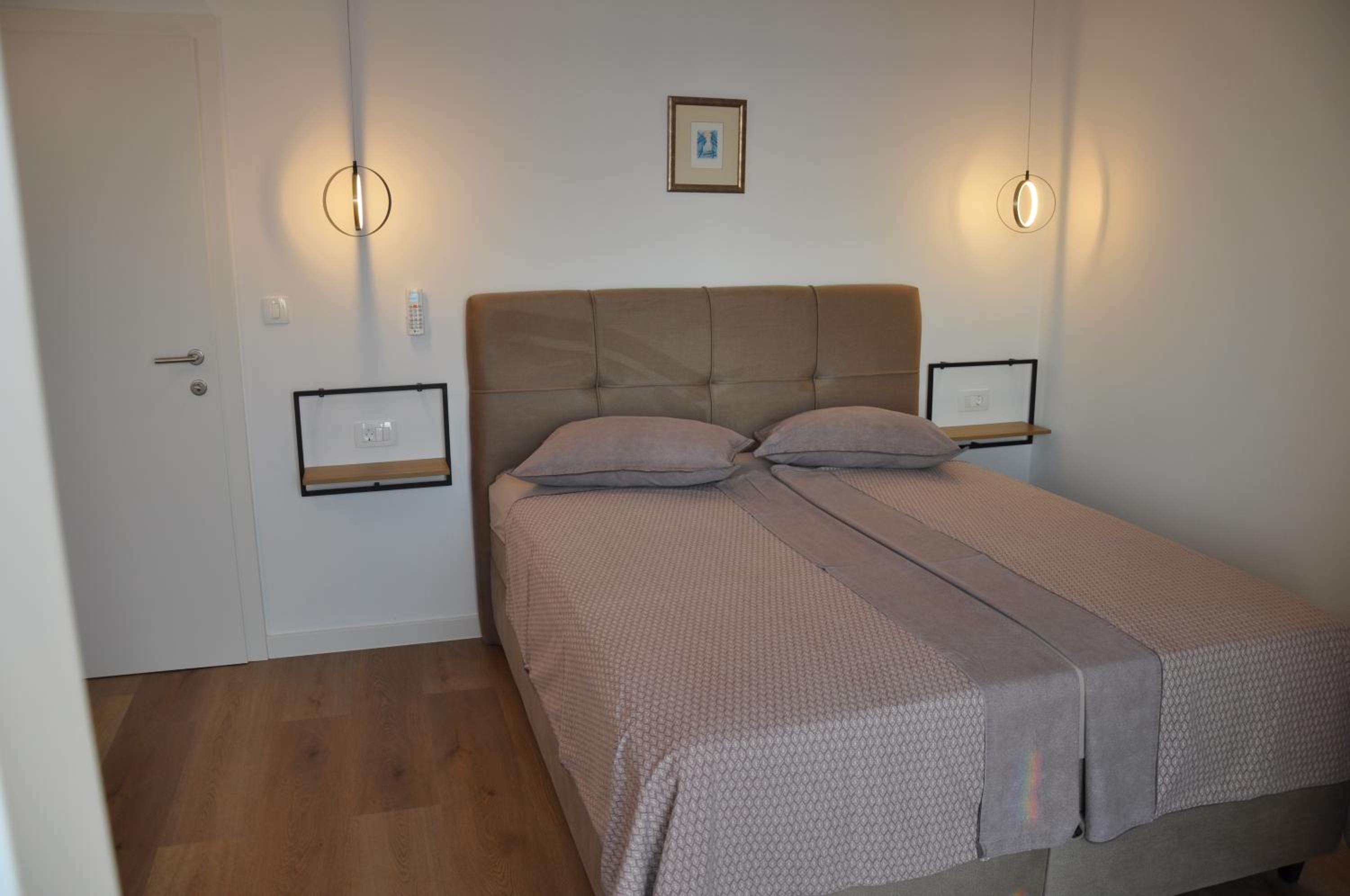 One-Bedroom Apartment with Sea View and Balcony