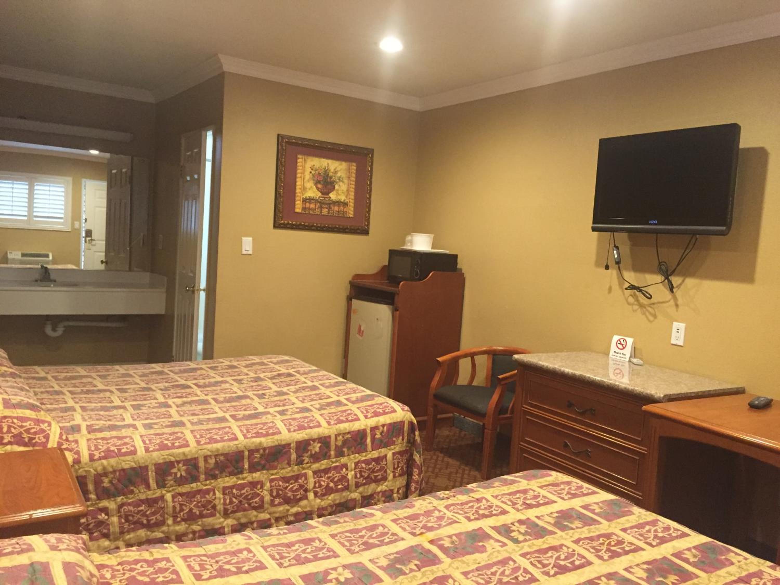 Double Queen Room photo 3
