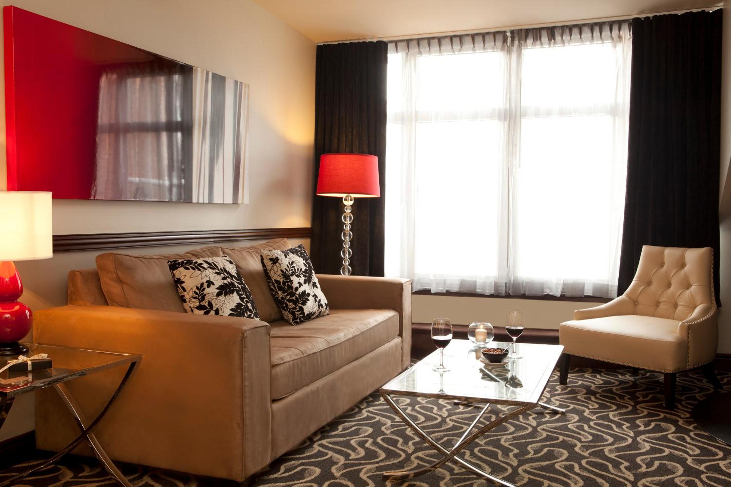 Deluxe Queen Room with Two Queen Beds photo 2