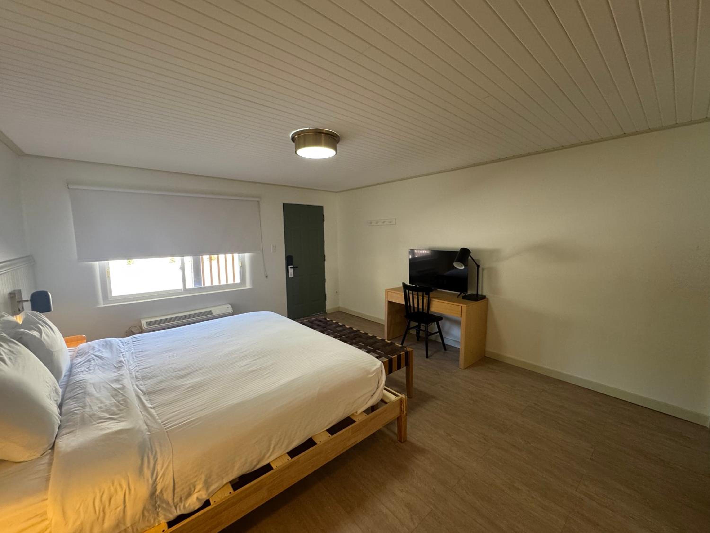 Queen Room photo 1