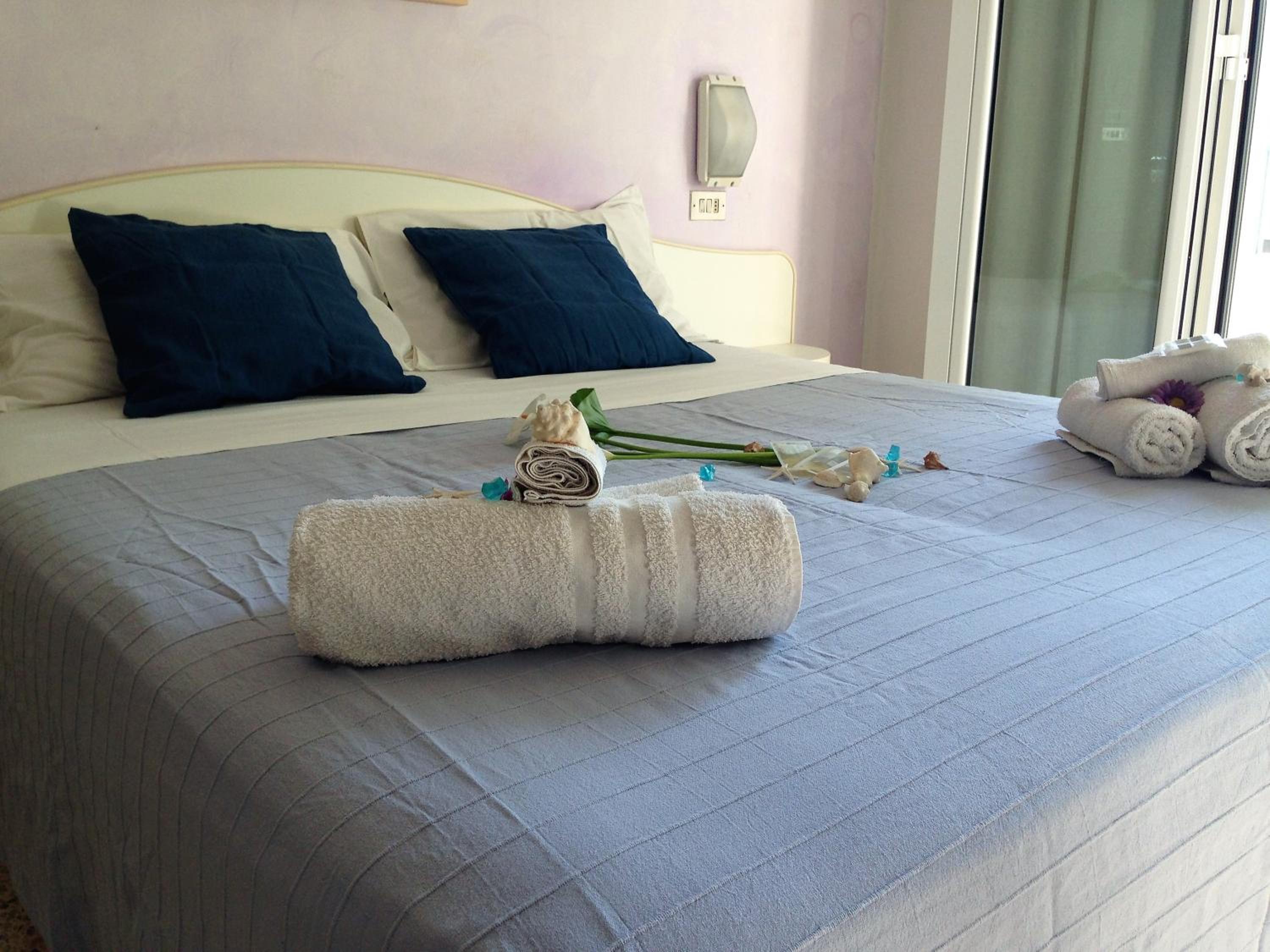 Double or Twin Room - Photo 4