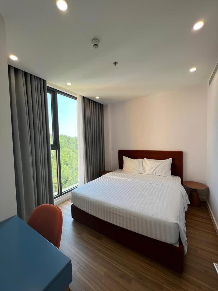 One-Bedroom Apartment with Balcony photo 3