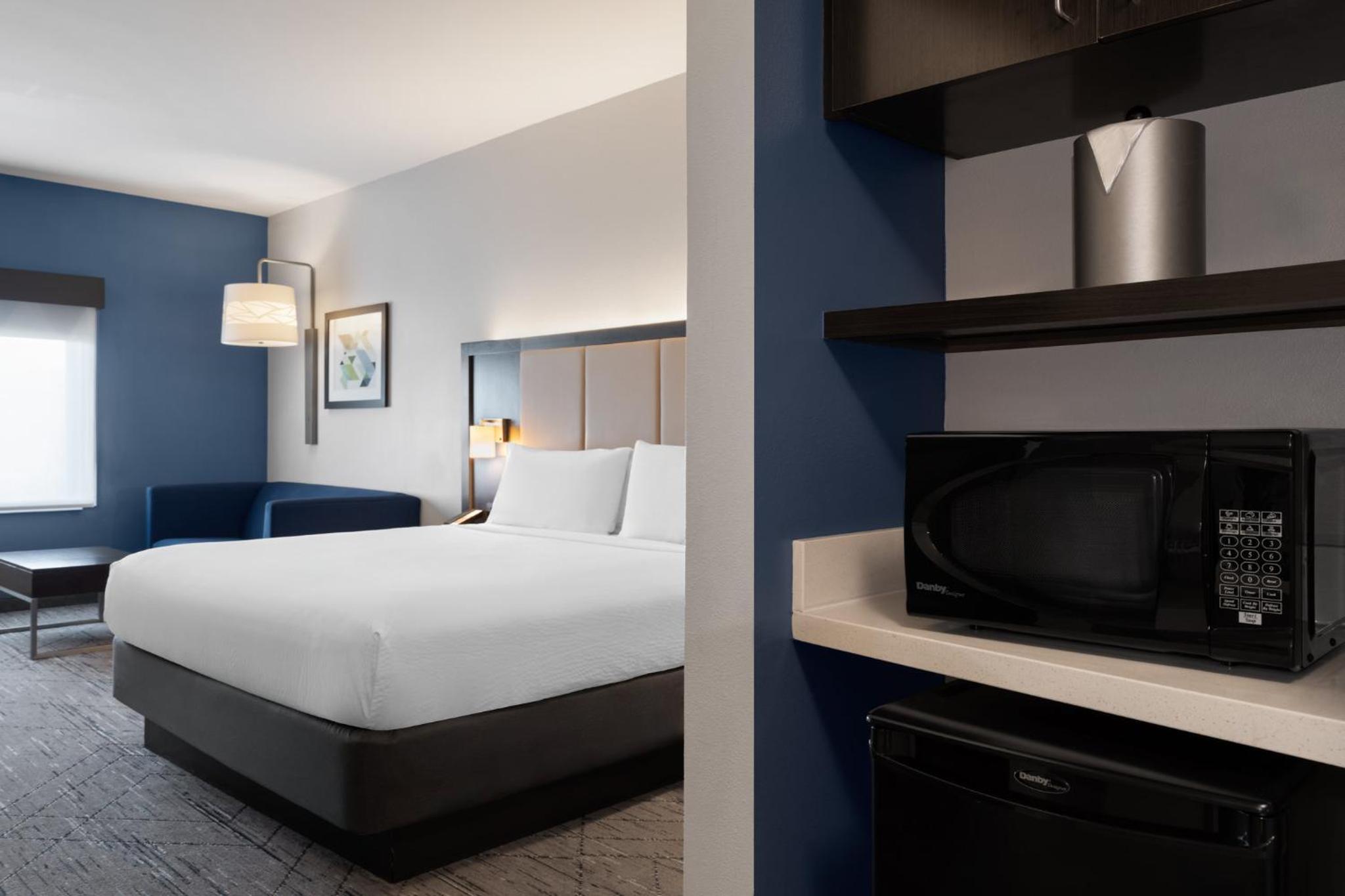 King Suite with Sofa Bed - Hearing Accessible - Photo 1