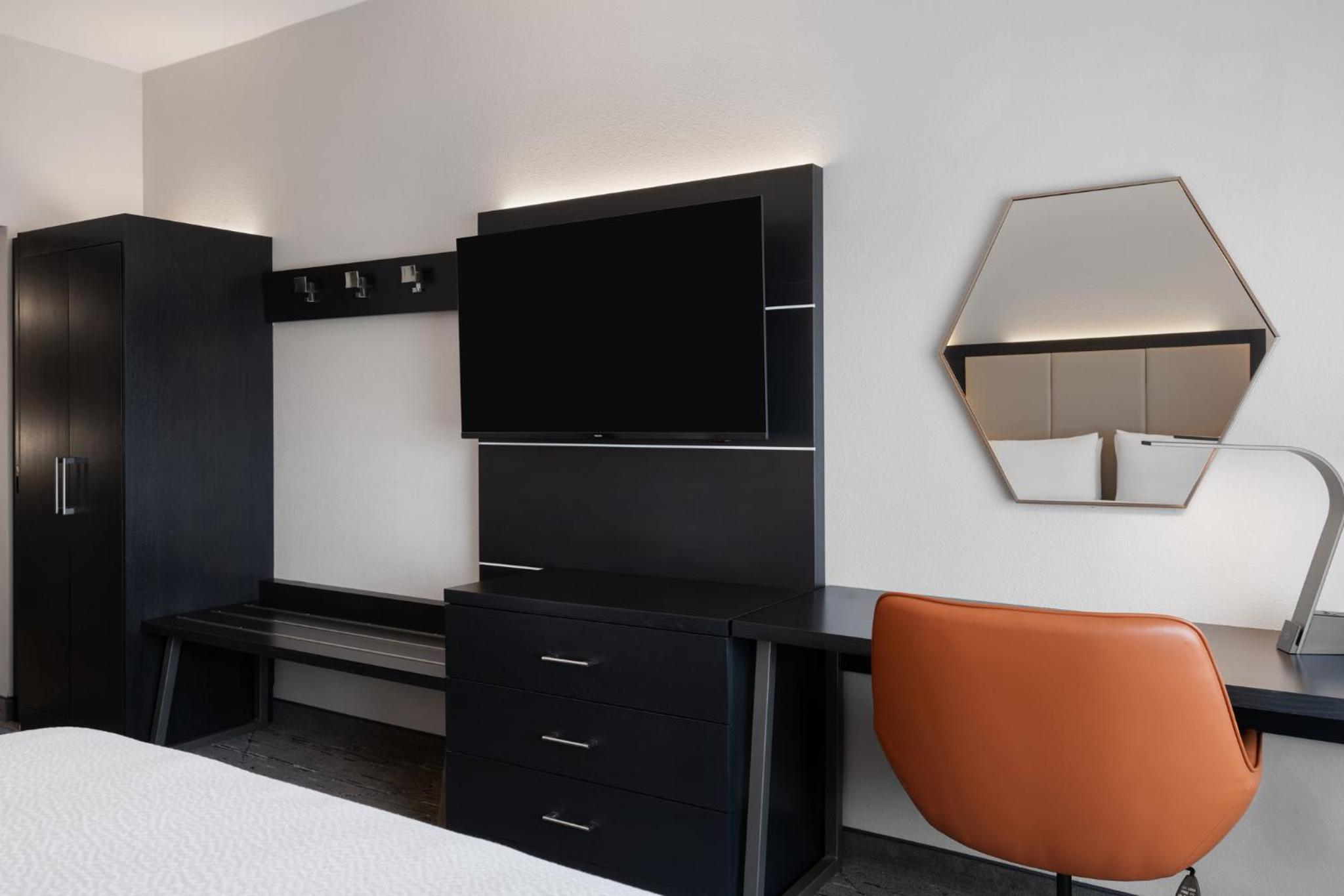 King Suite with Sofa Bed - Hearing Accessible - Photo 3