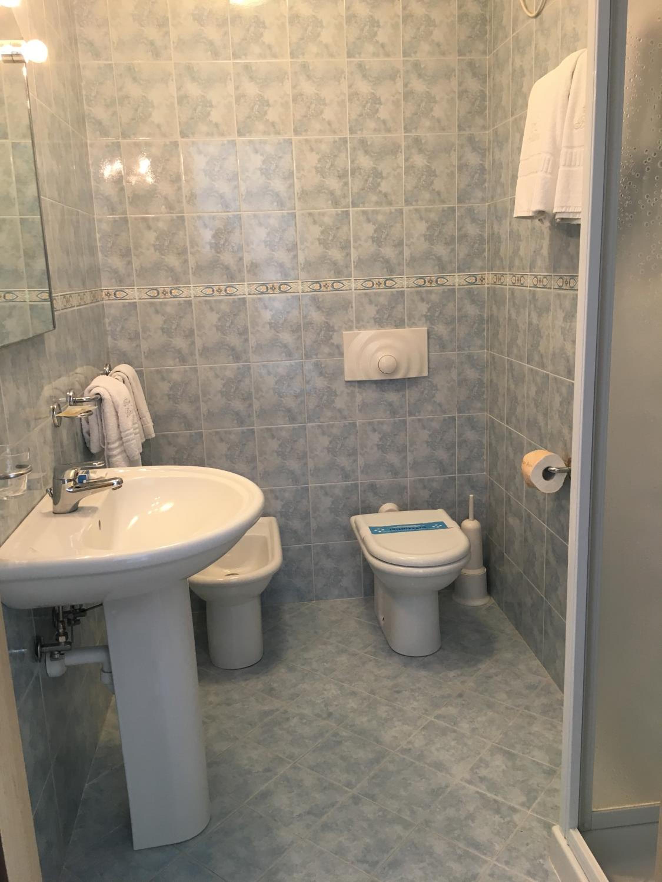 Standard Double Room - Photo 5