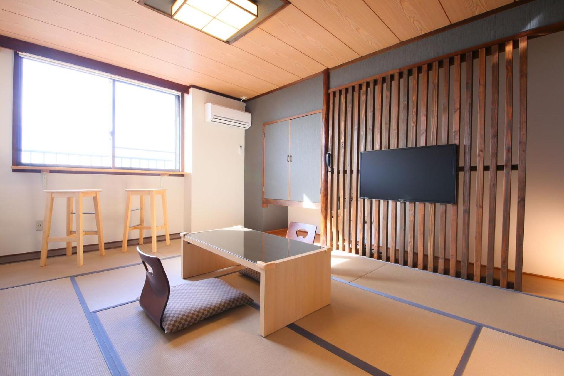 Japanese-Style Room with Shared Bathroom - Smoking photo 1