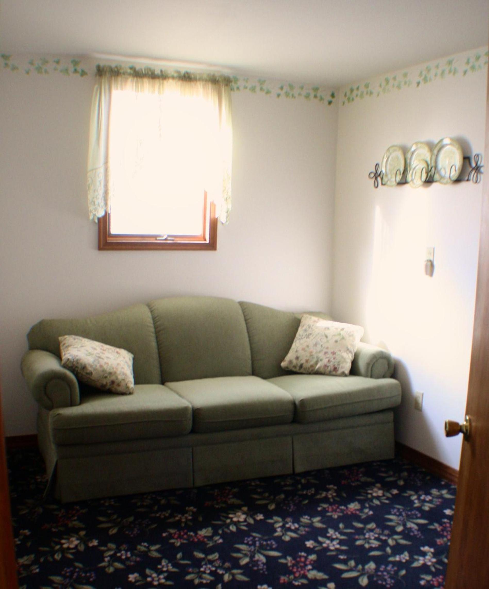 Deluxe Queen Suite photo 2