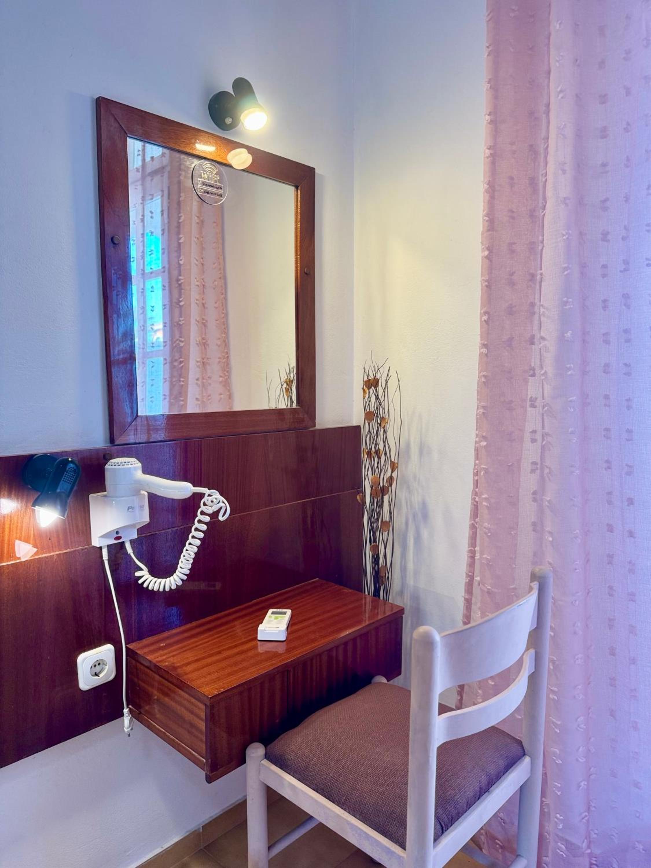 Classic Triple Room photo 2
