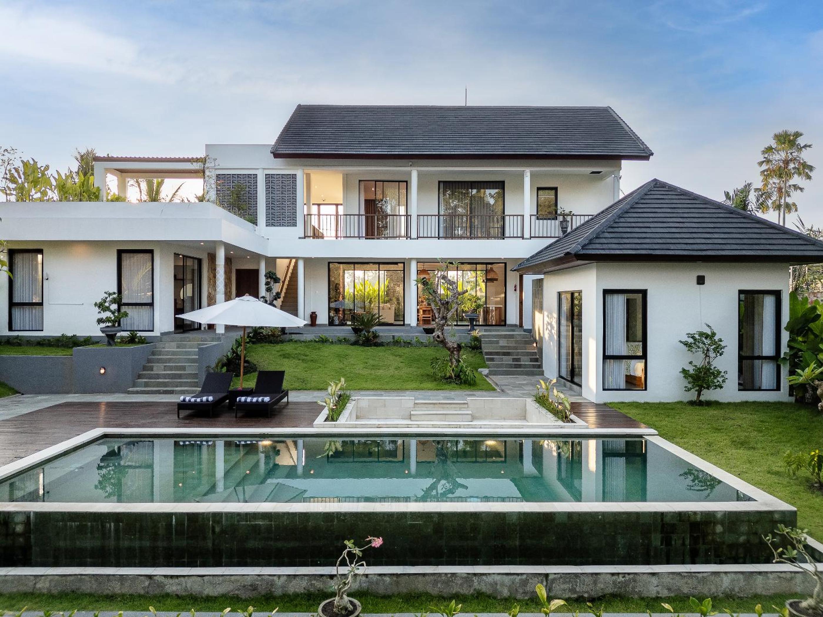 Three-Bedroom Villa photo 1