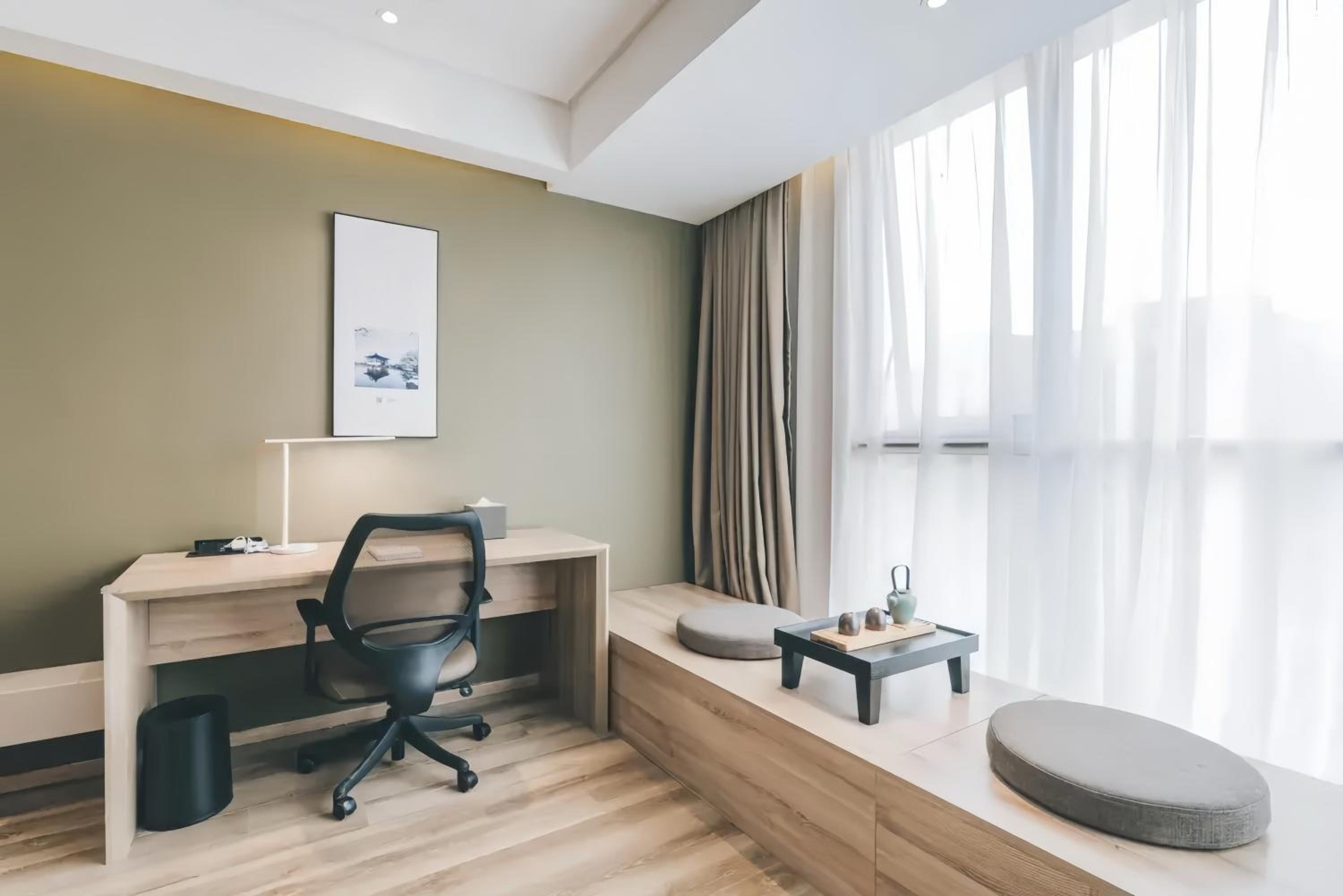 Deluxe Suite with Garden photo 2