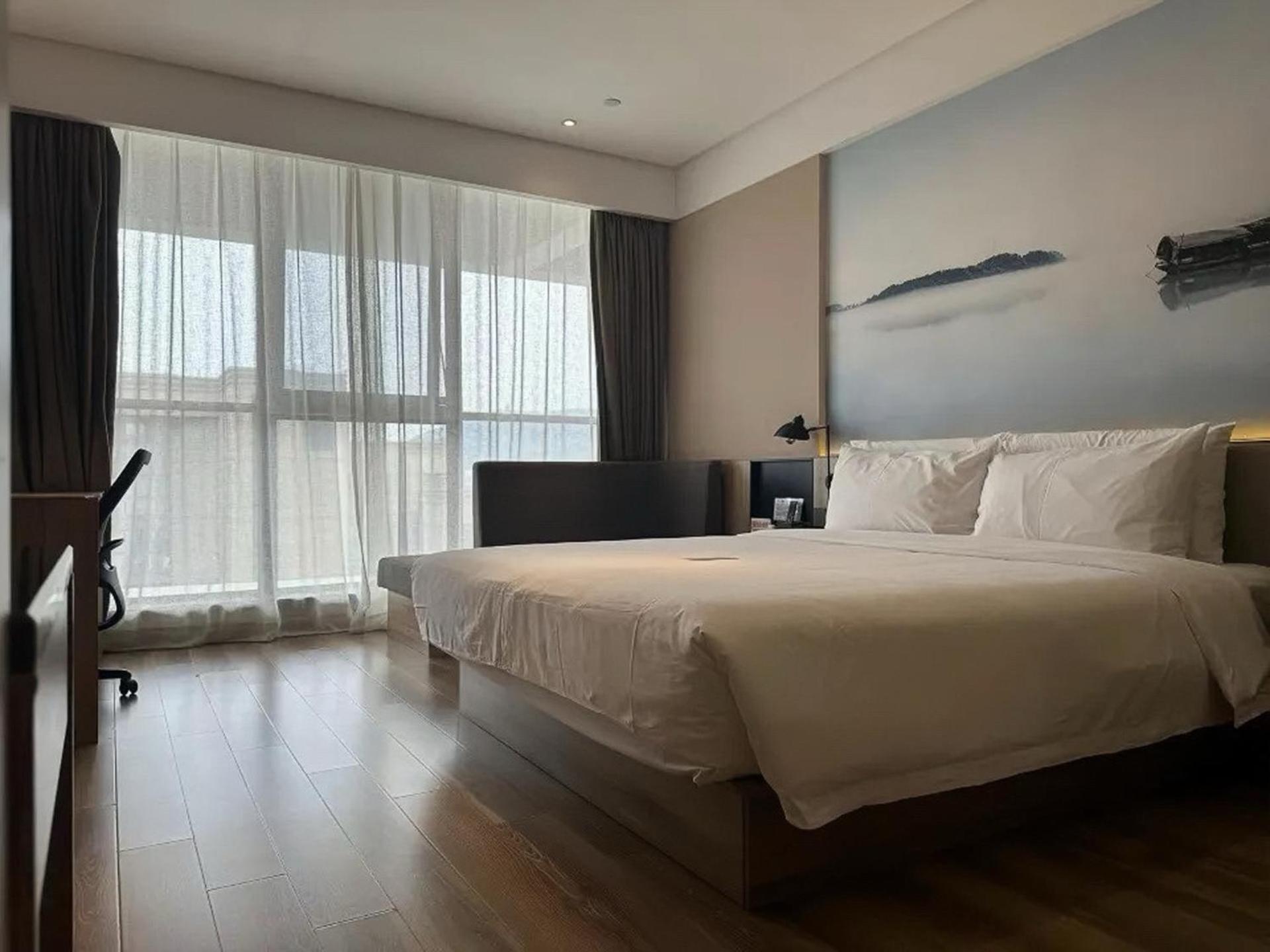 Deluxe Queen Room photo 1