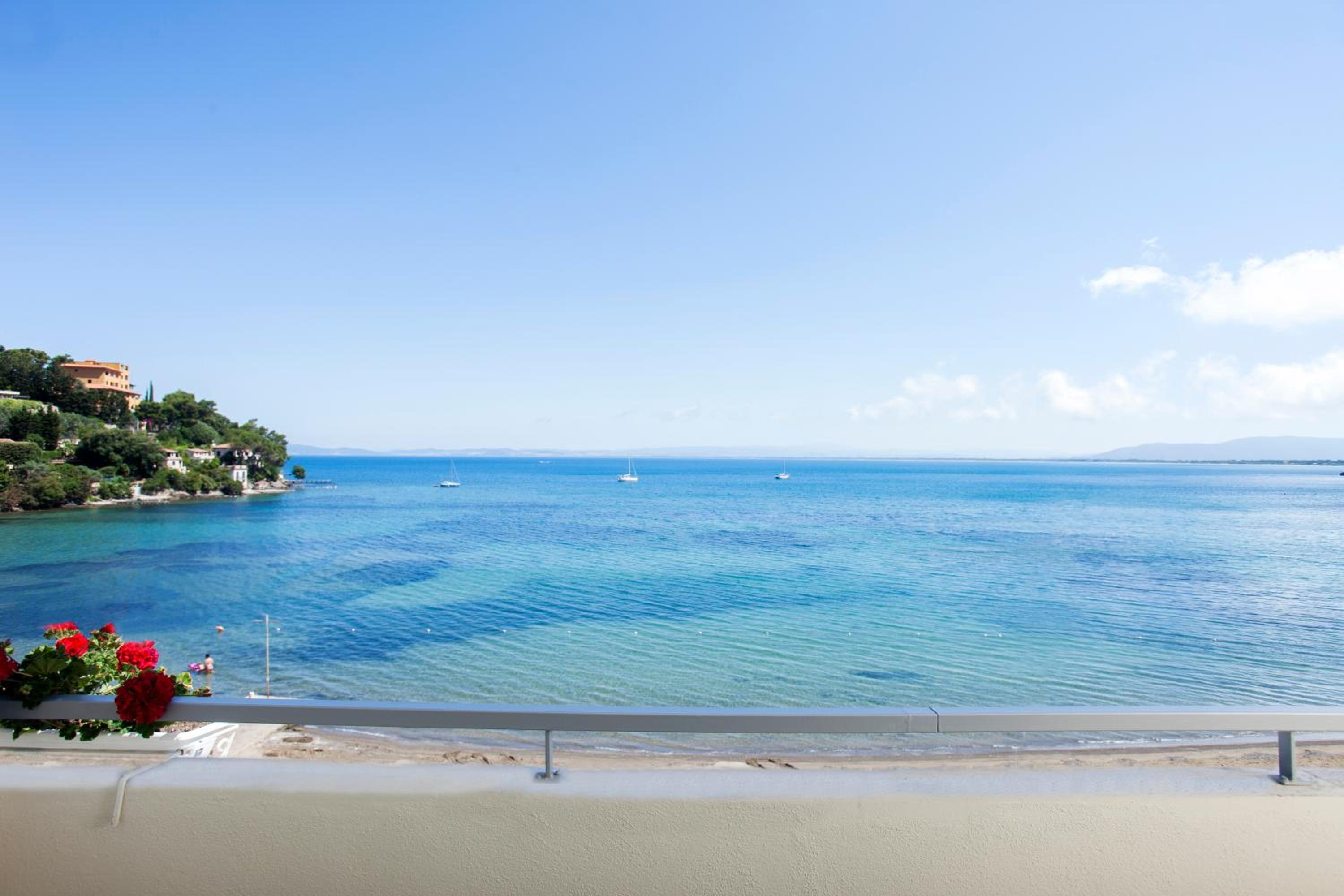 Deluxe Double Room with Sea View - Photo 6