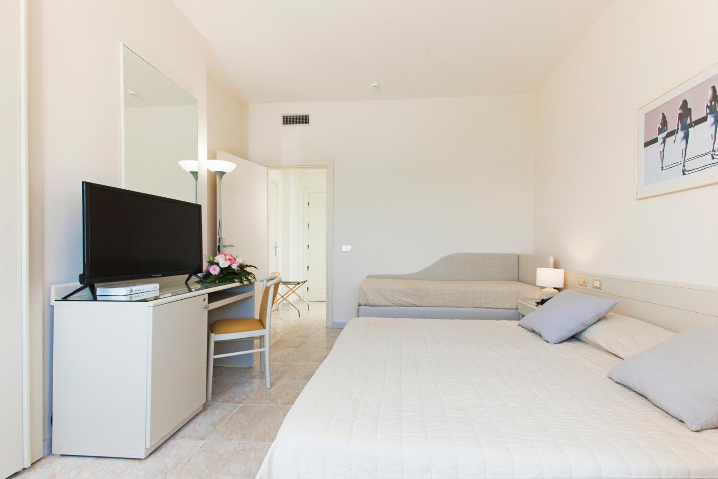 Deluxe Double Room with Sea View - Photo 5