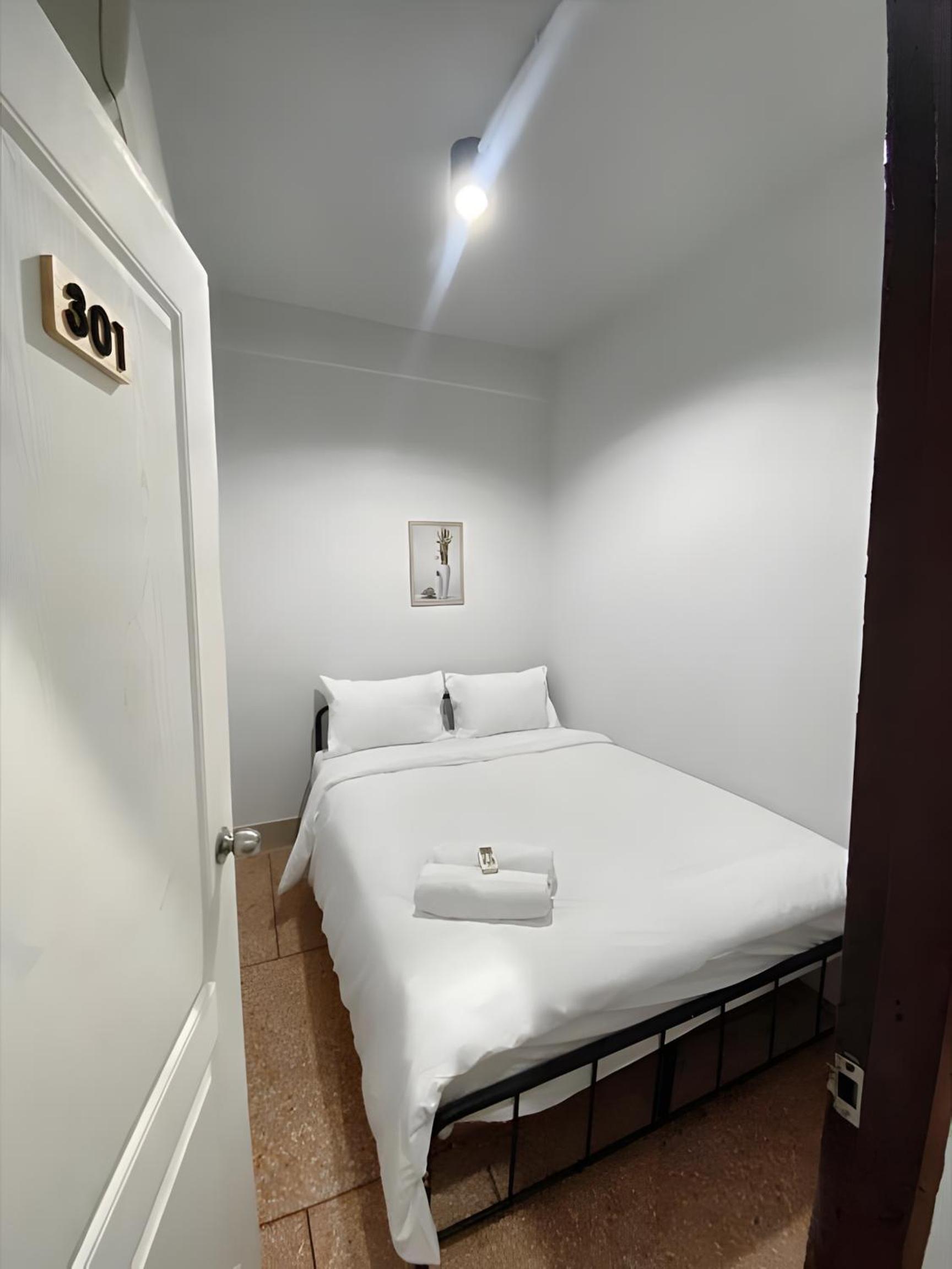 Double Room with Shared Bathroom photo 1