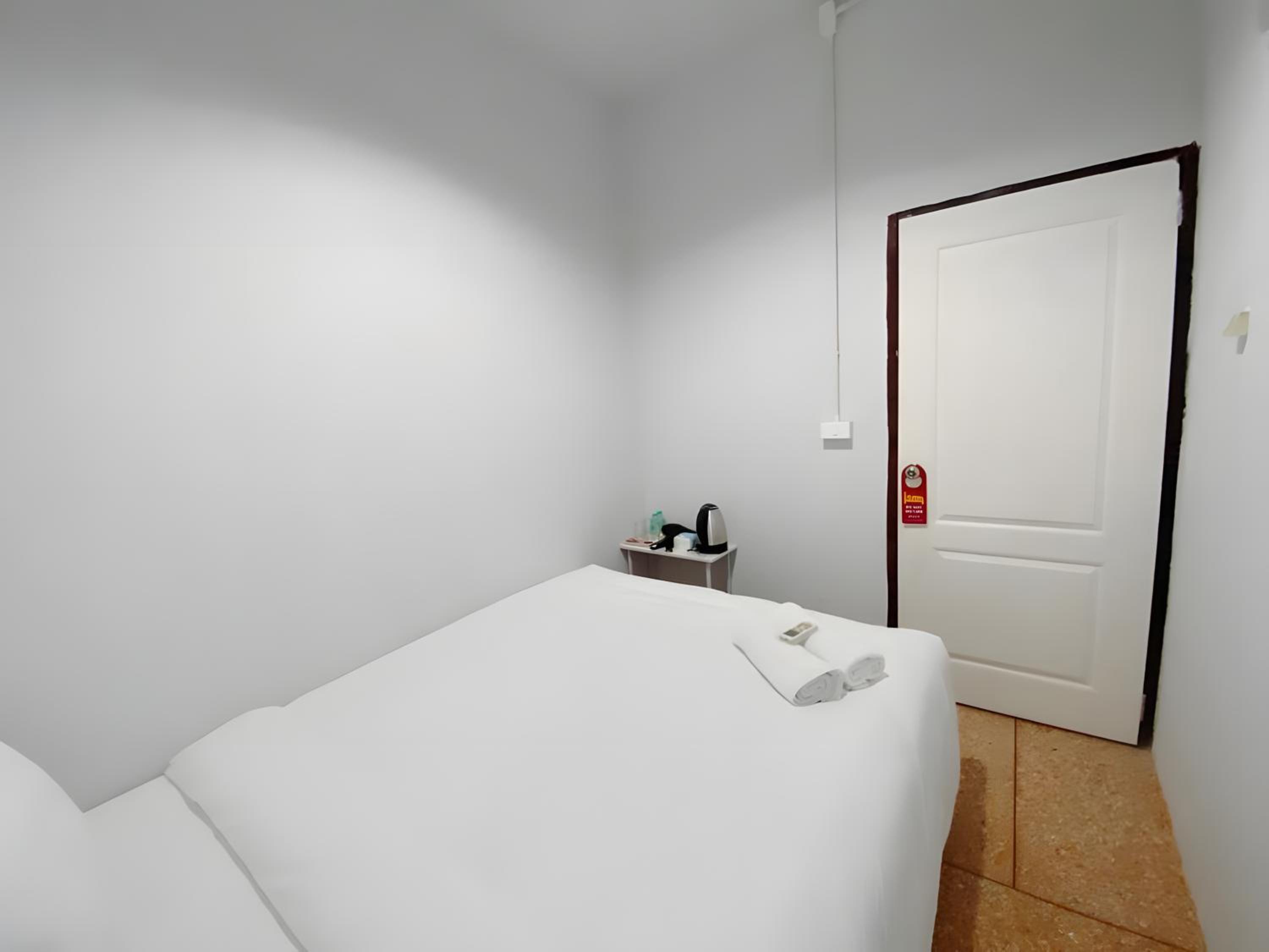 Double Room with Shared Bathroom photo 3