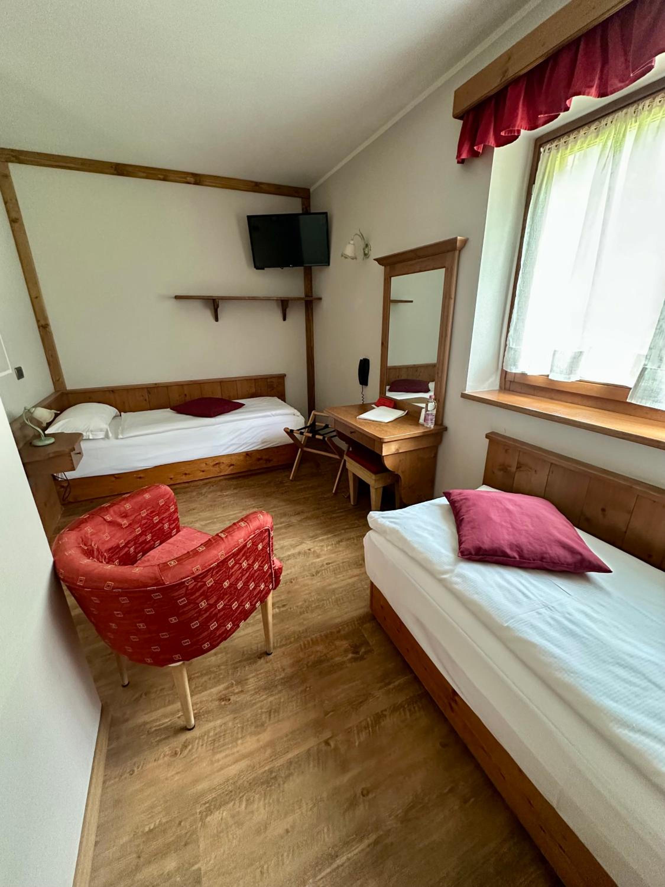 Economy Twin Room photo 1