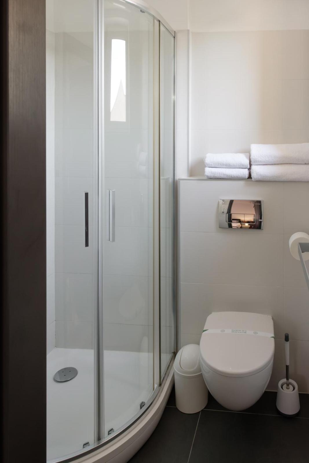 Standard Twin Room - Photo 1