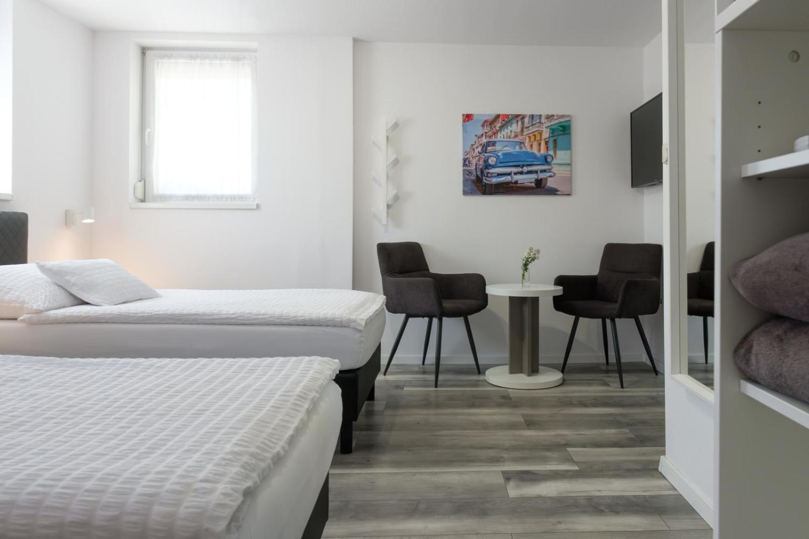 Standard Twin Room - Photo 5