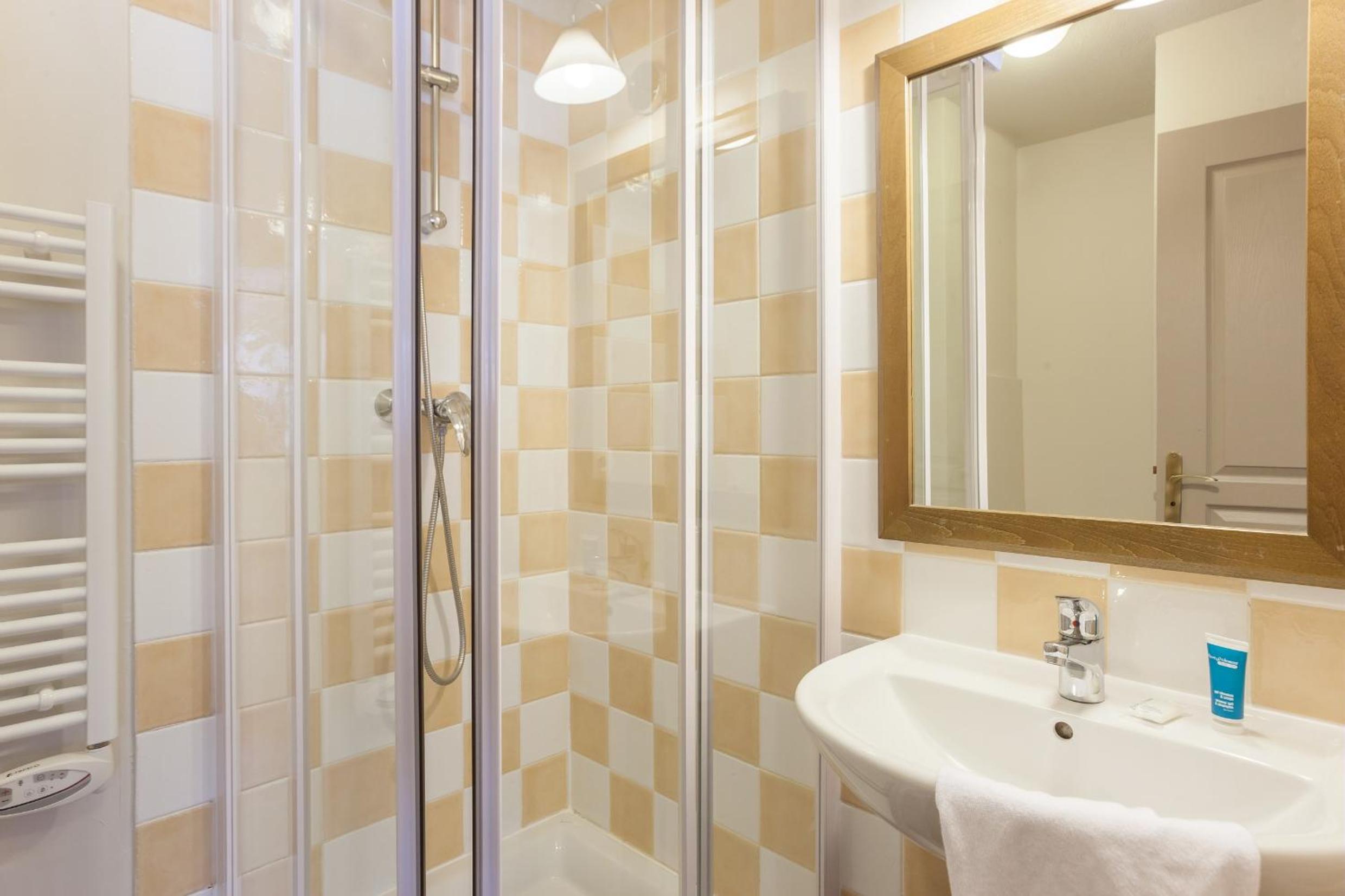 Prestige One-Bedroom Apartment (7 People)