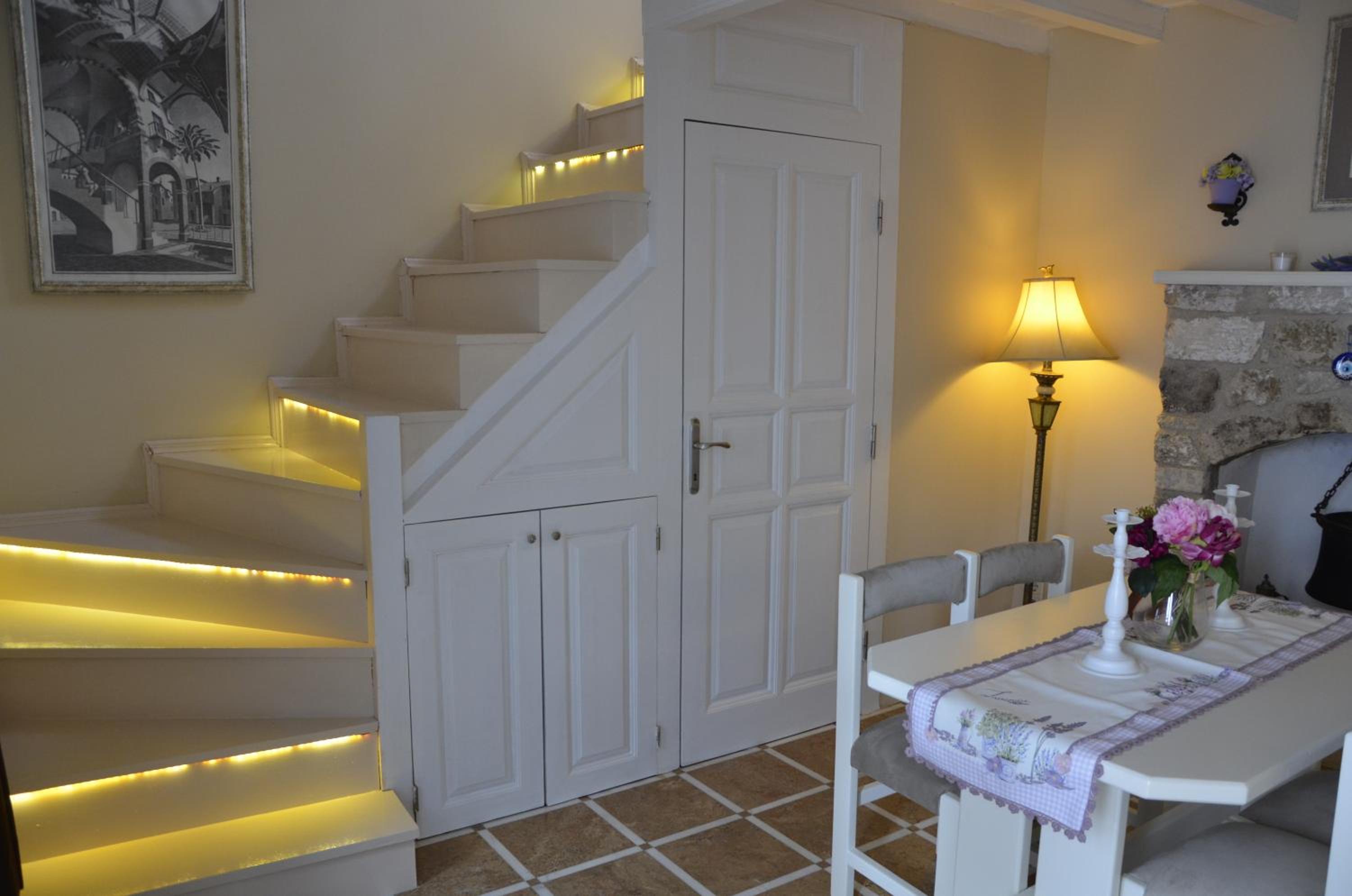 One-Bedroom Apartment - Photo 4